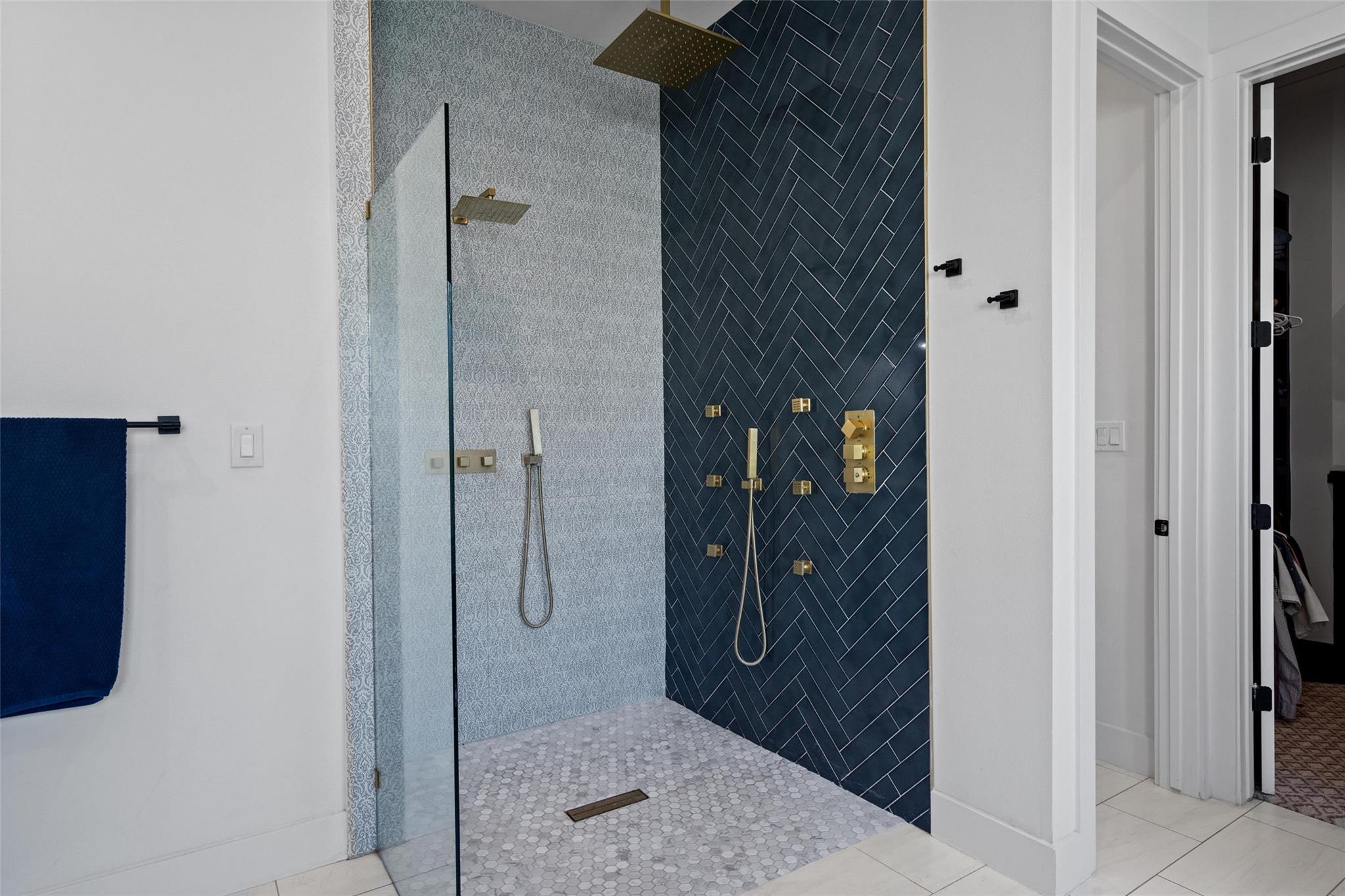 418 Venture Blvd S, Point Venture, TX 78645