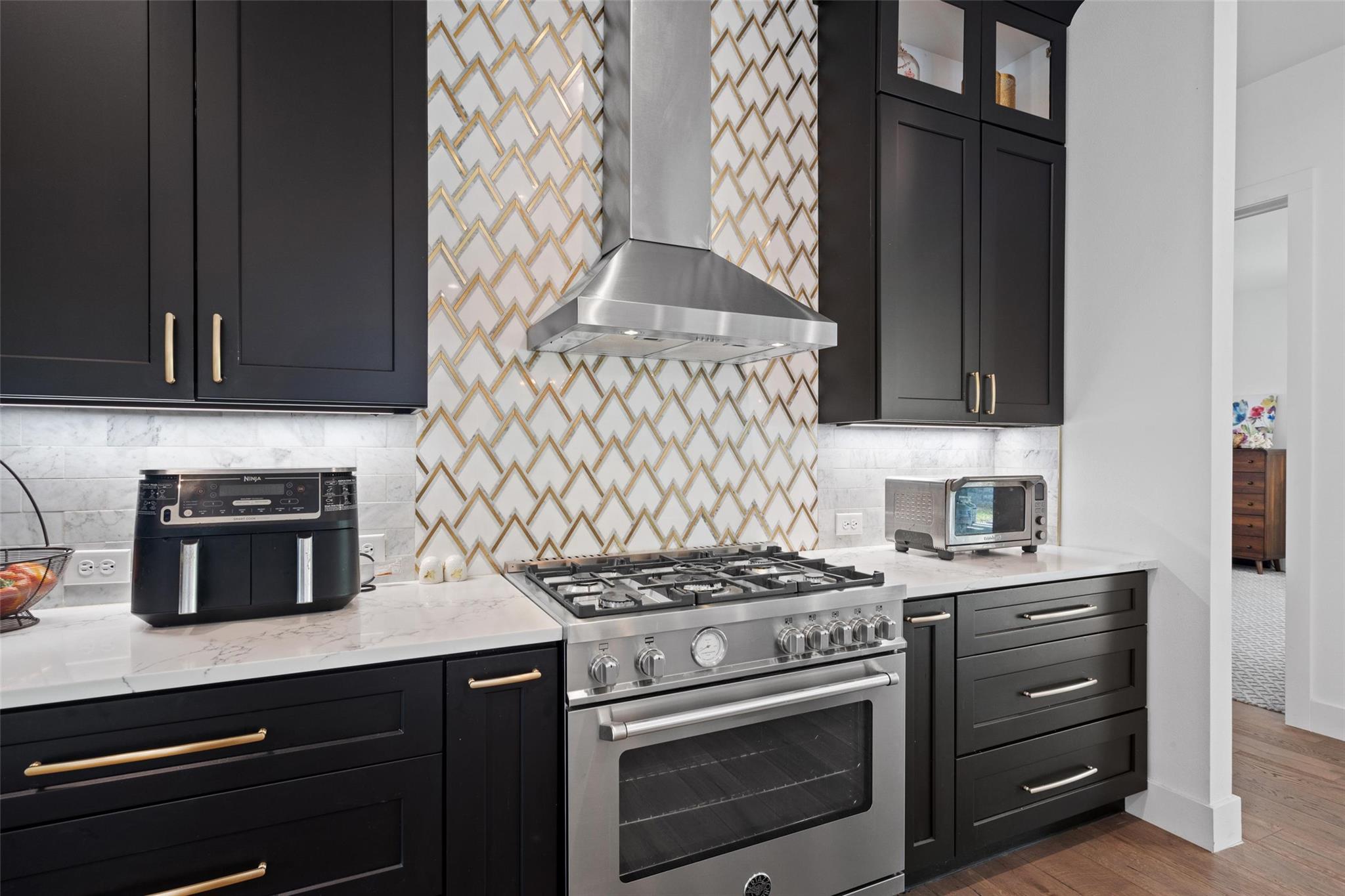 418 Venture Blvd S, Point Venture, TX 78645