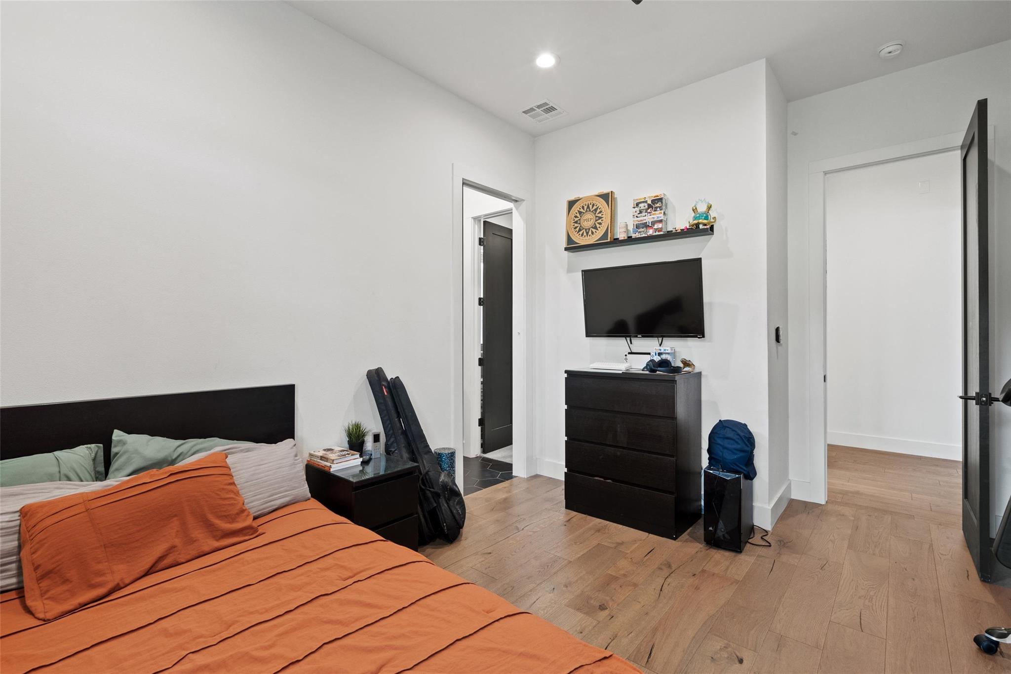 418 Venture Blvd S, Point Venture, TX 78645