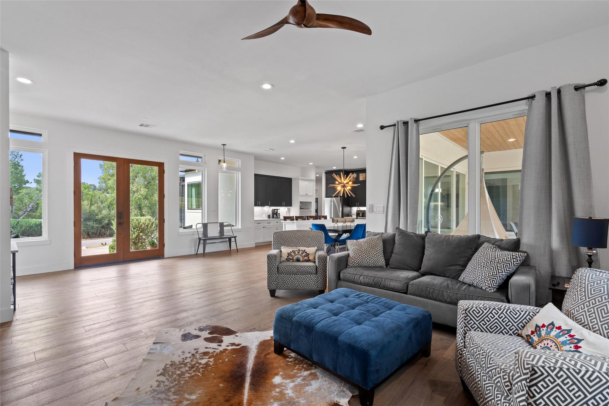 418 Venture Blvd S, Point Venture, TX 78645