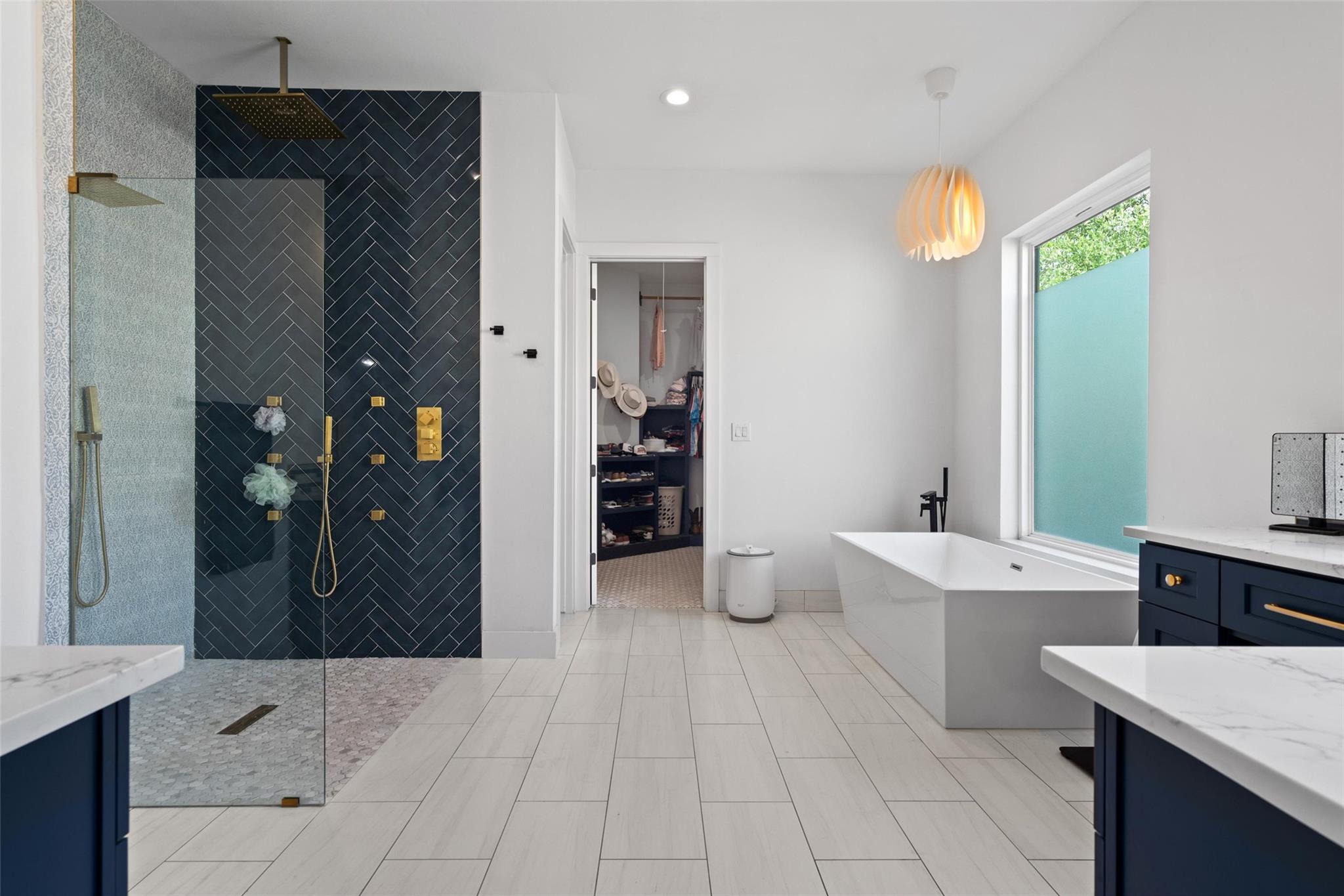 418 Venture Blvd S, Point Venture, TX 78645