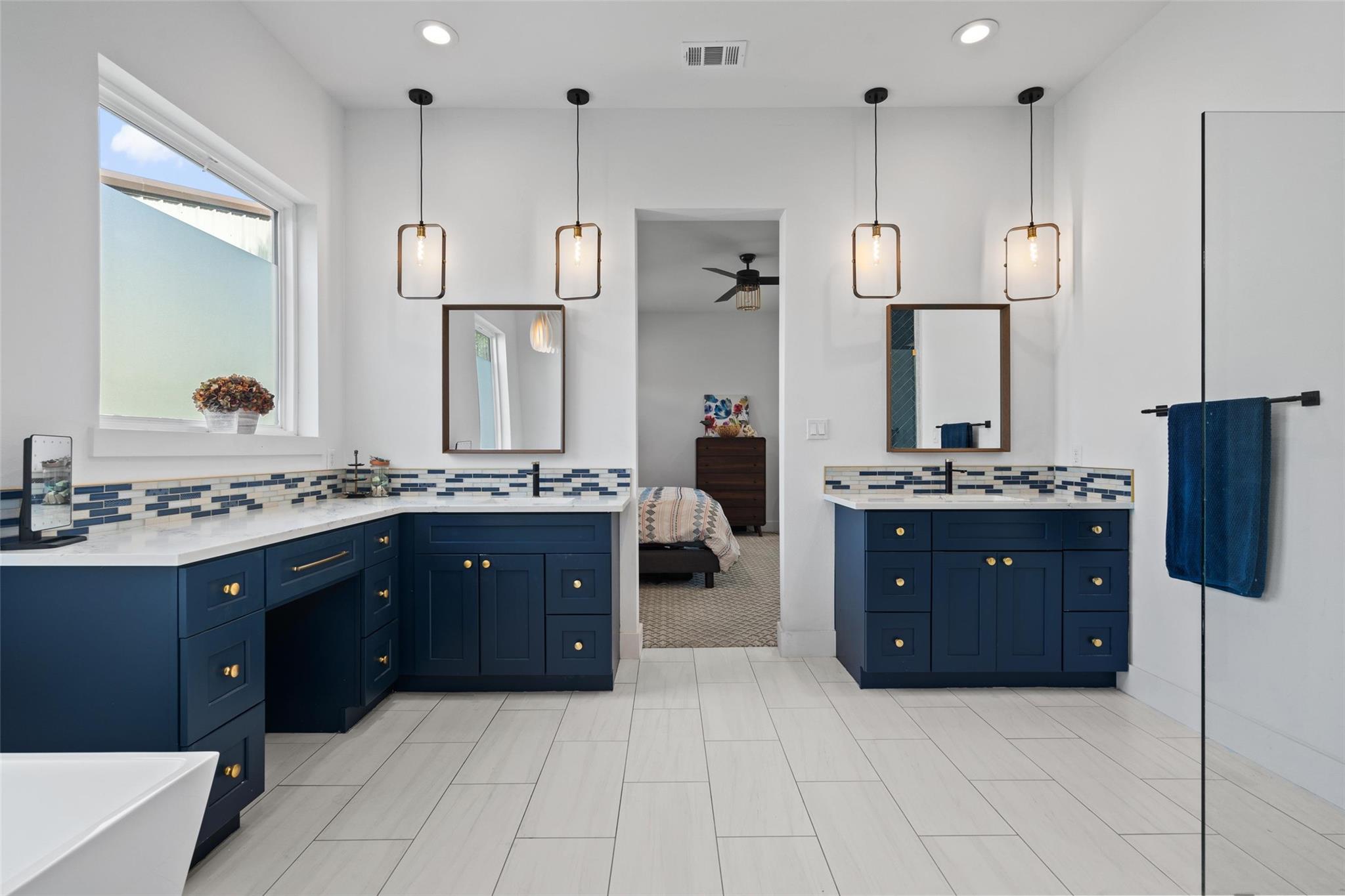 418 Venture Blvd S, Point Venture, TX 78645