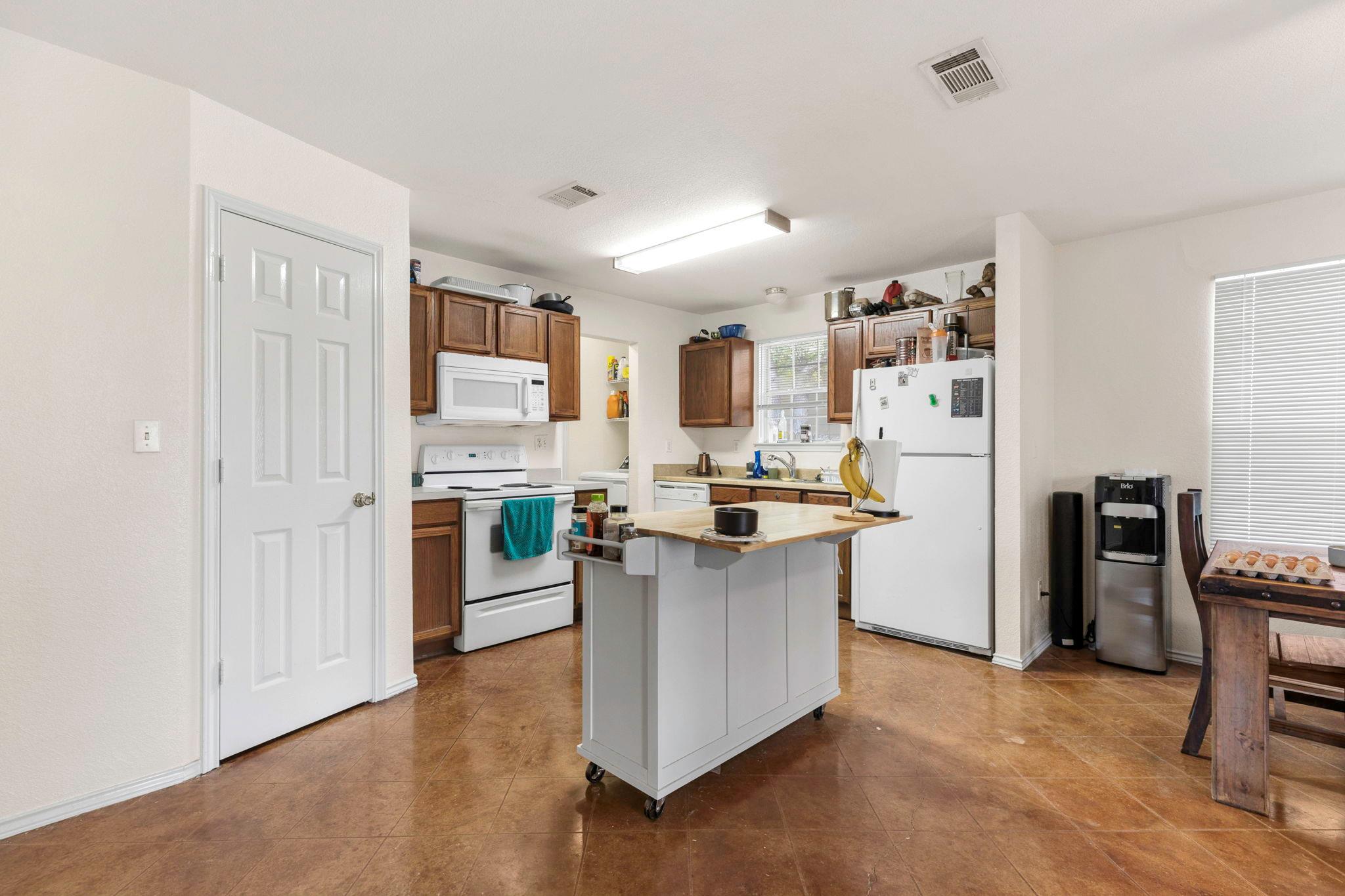 1225 Hilltop Dr, San Marcos, TX 78666