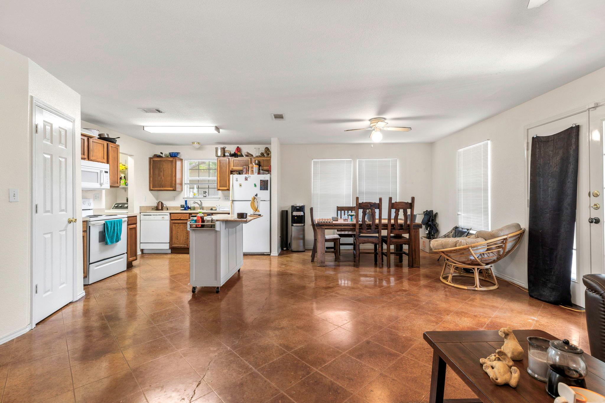 1225 Hilltop Dr, San Marcos, TX 78666