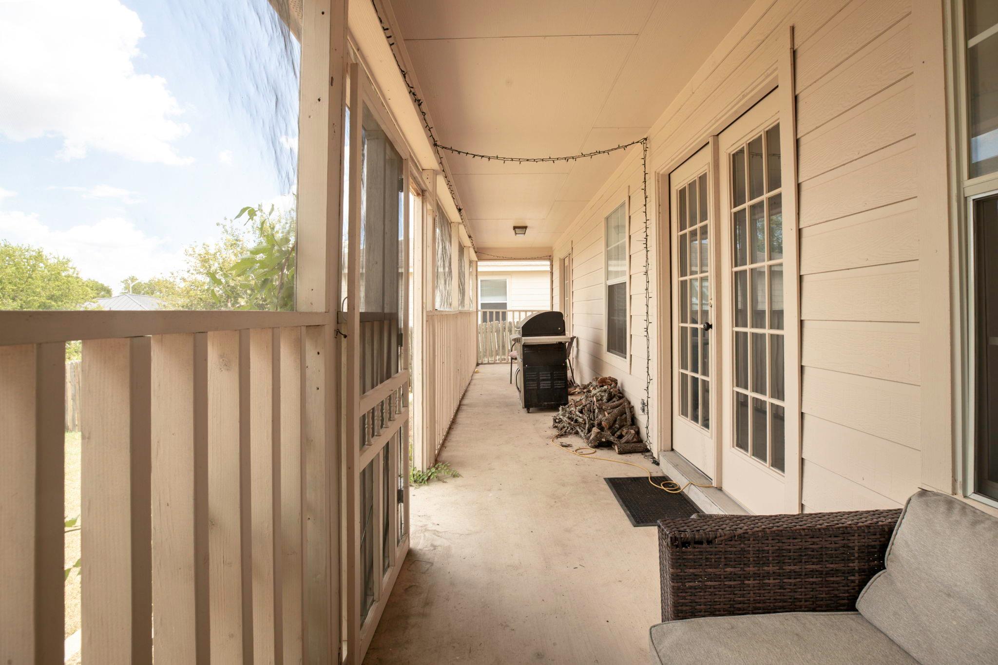 1225 Hilltop Dr, San Marcos, TX 78666