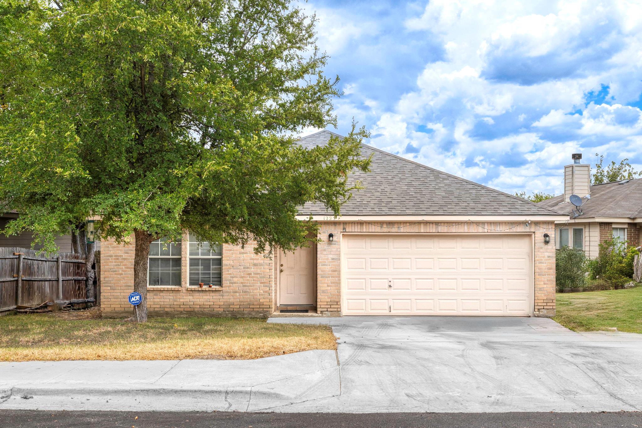1225 Hilltop Dr, San Marcos, TX 78666