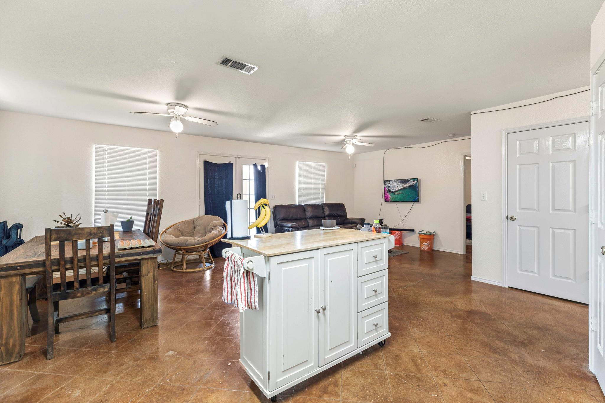 1225 Hilltop Dr, San Marcos, TX 78666