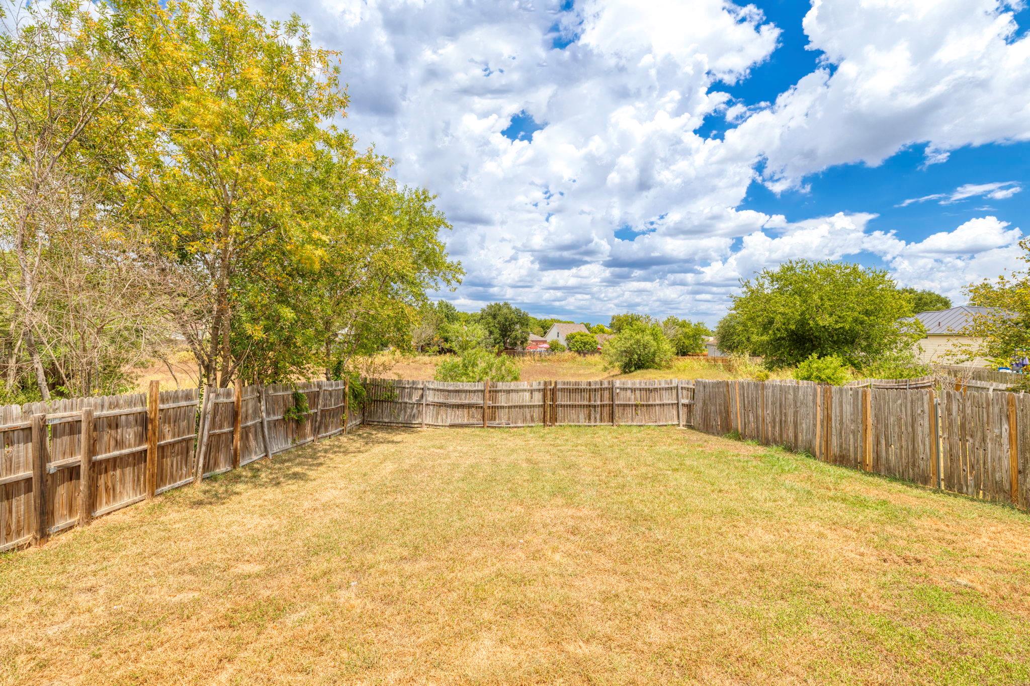 1225 Hilltop Dr, San Marcos, TX 78666