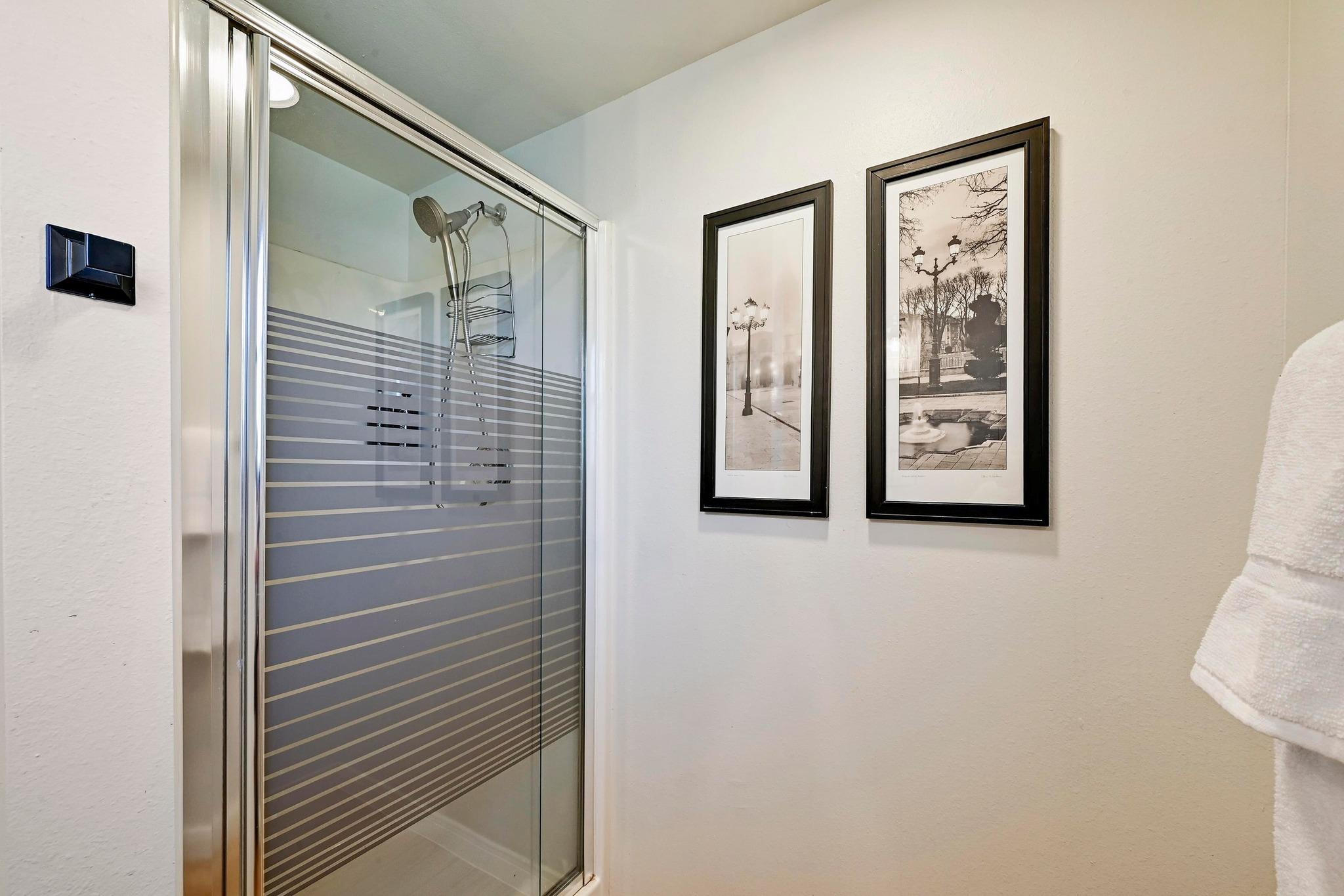 405-409 Lake View Dr, Spicewood, TX 78669