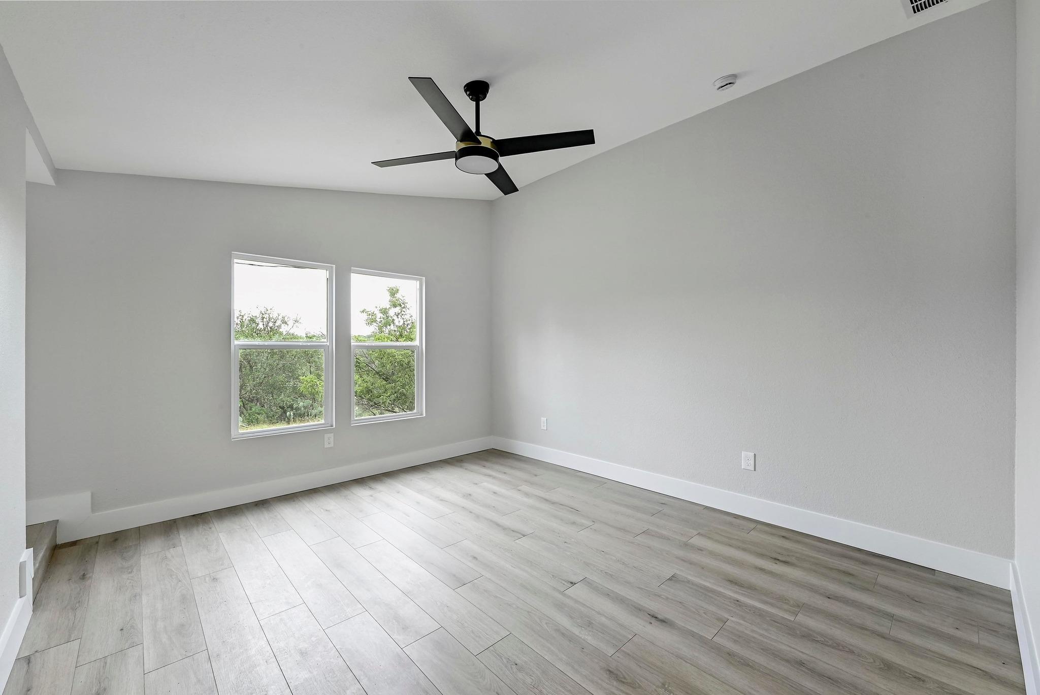 405-409 Lake View Dr, Spicewood, TX 78669