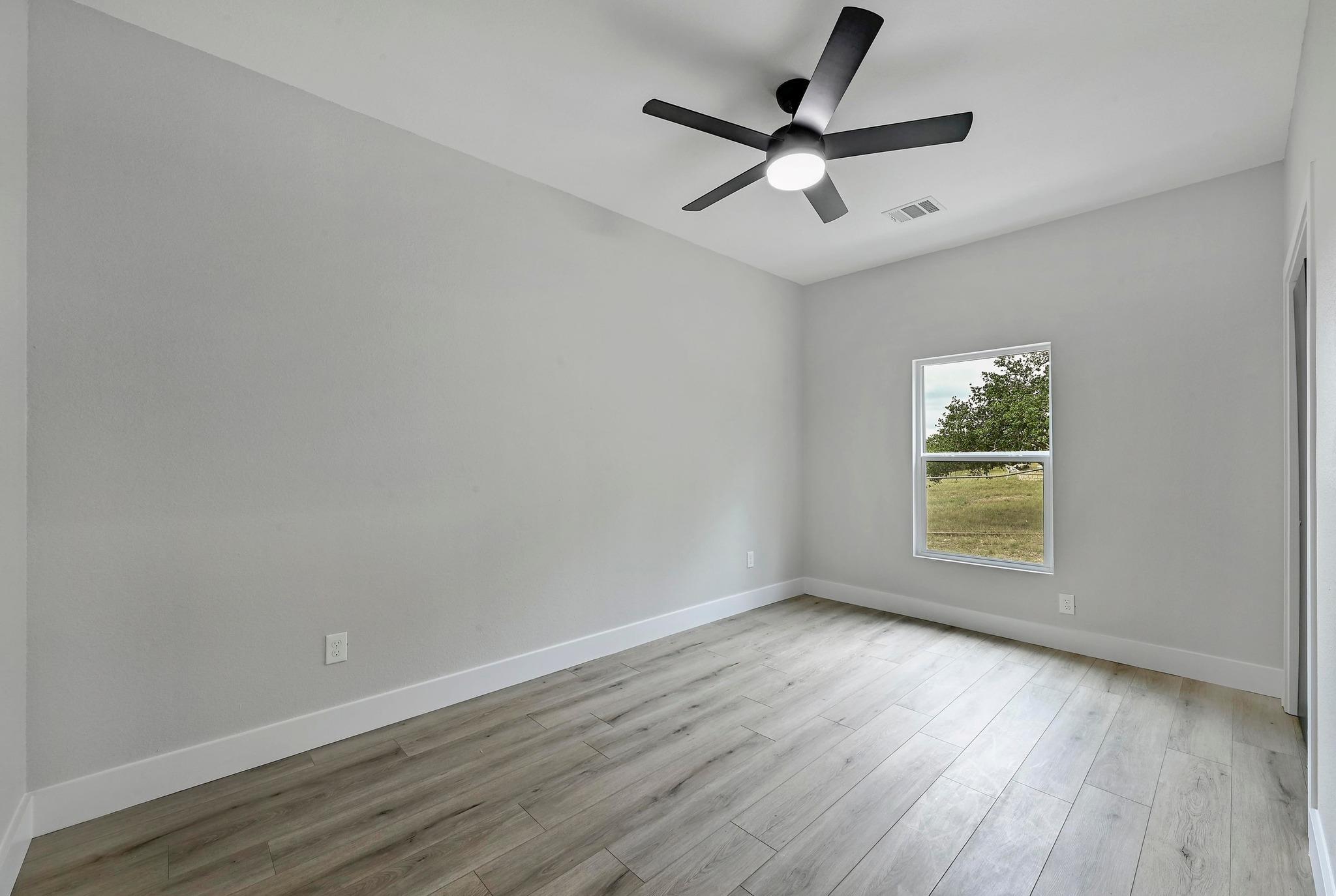 405-409 Lake View Dr, Spicewood, TX 78669