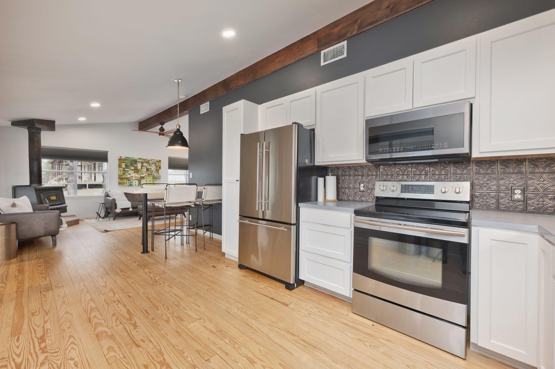 405-409 Lake View Dr, Spicewood, TX 78669