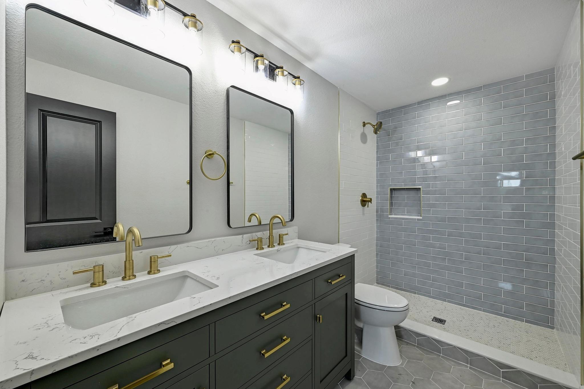 405-409 Lake View Dr, Spicewood, TX 78669