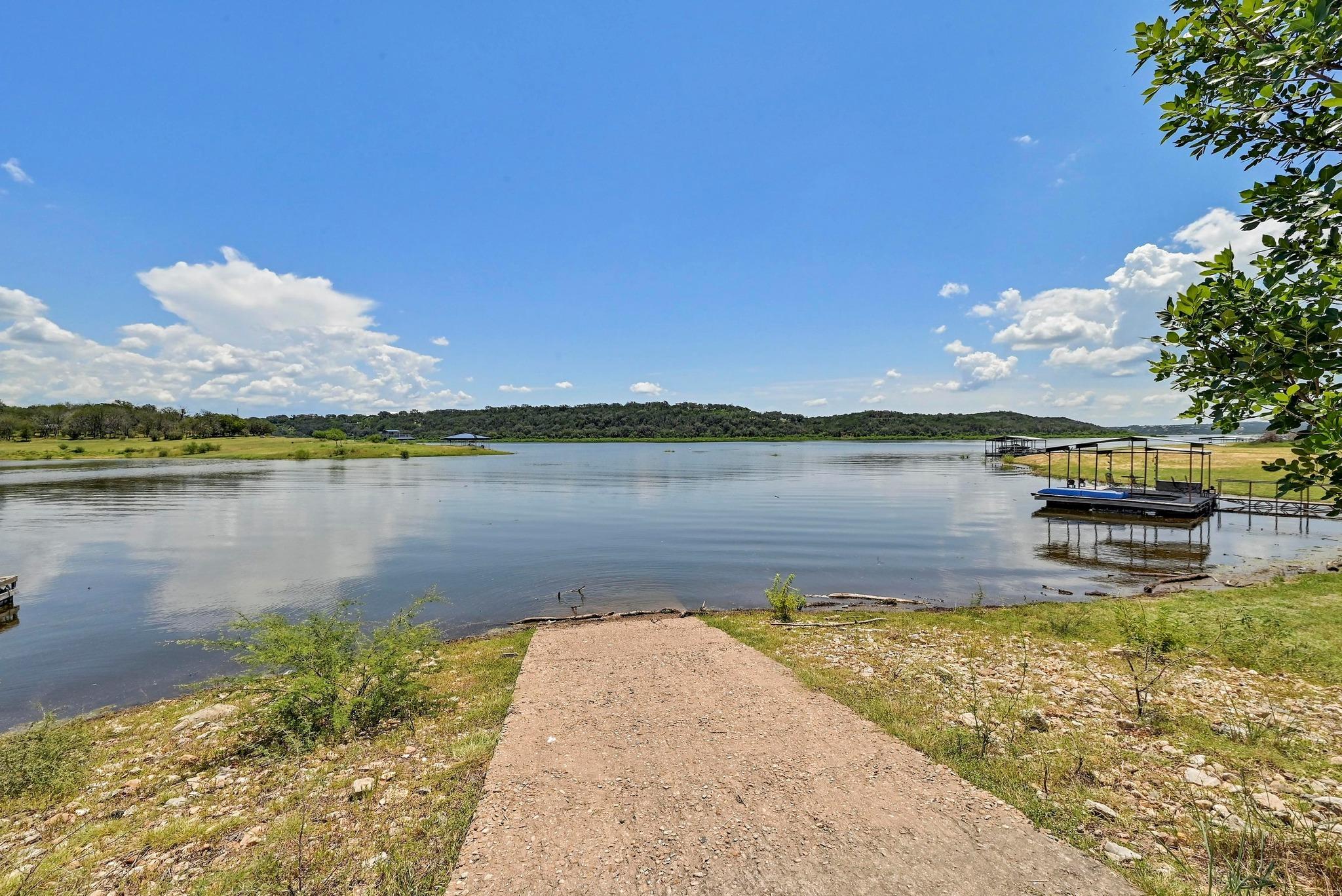 405-409 Lake View Dr, Spicewood, TX 78669