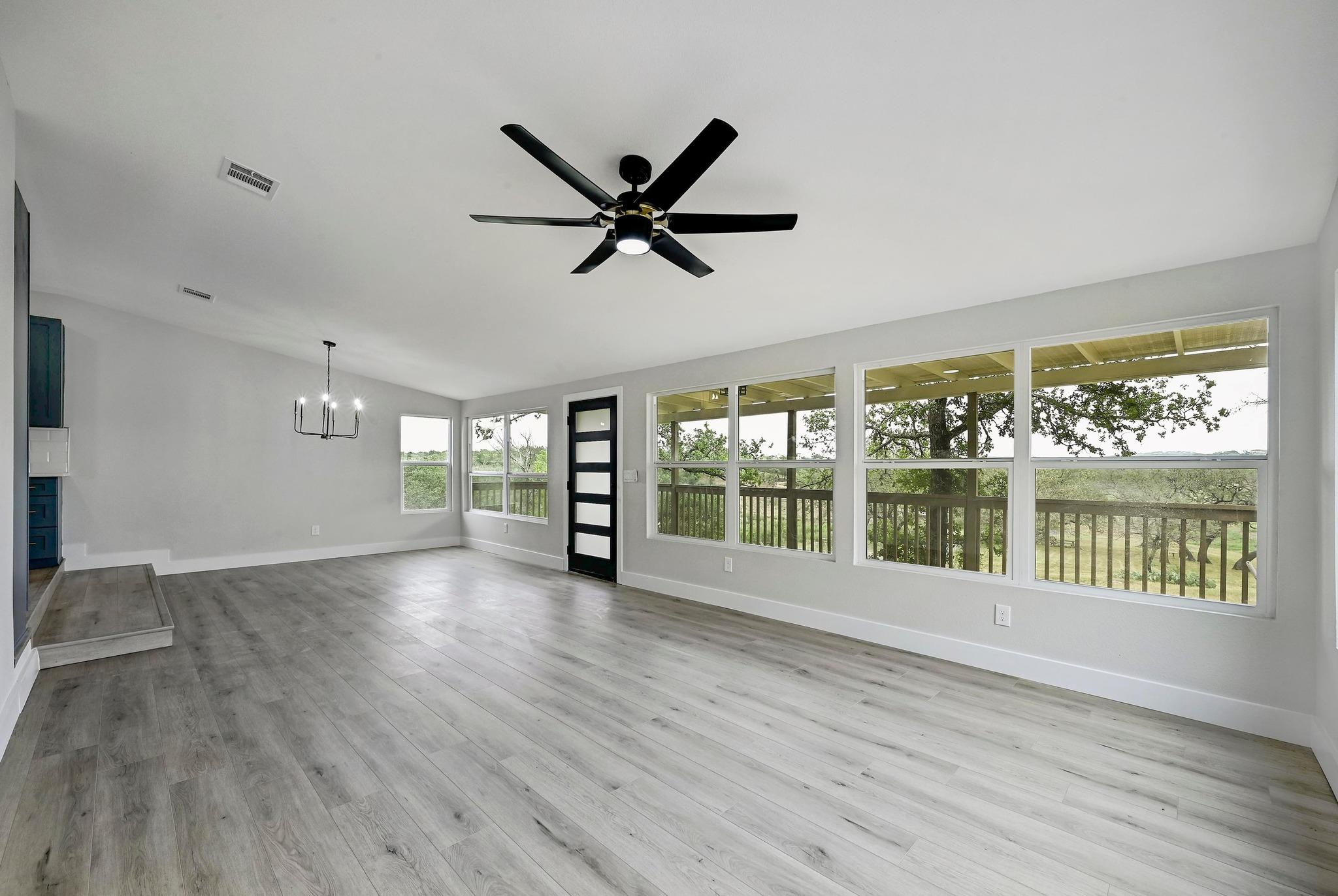 405-409 Lake View Dr, Spicewood, TX 78669