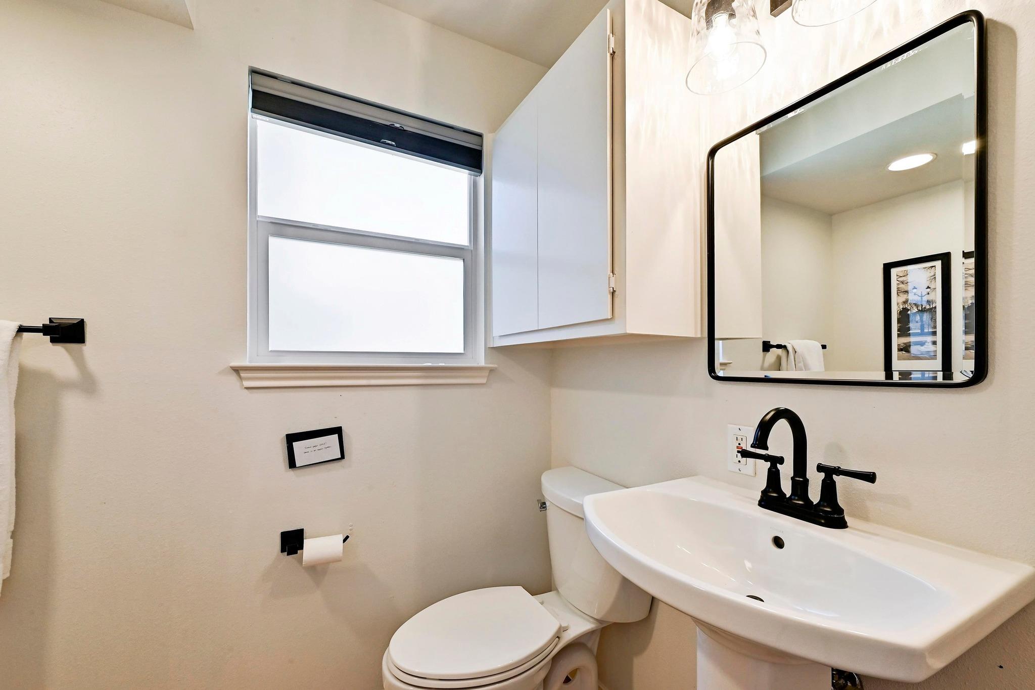 405-409 Lake View Dr, Spicewood, TX 78669