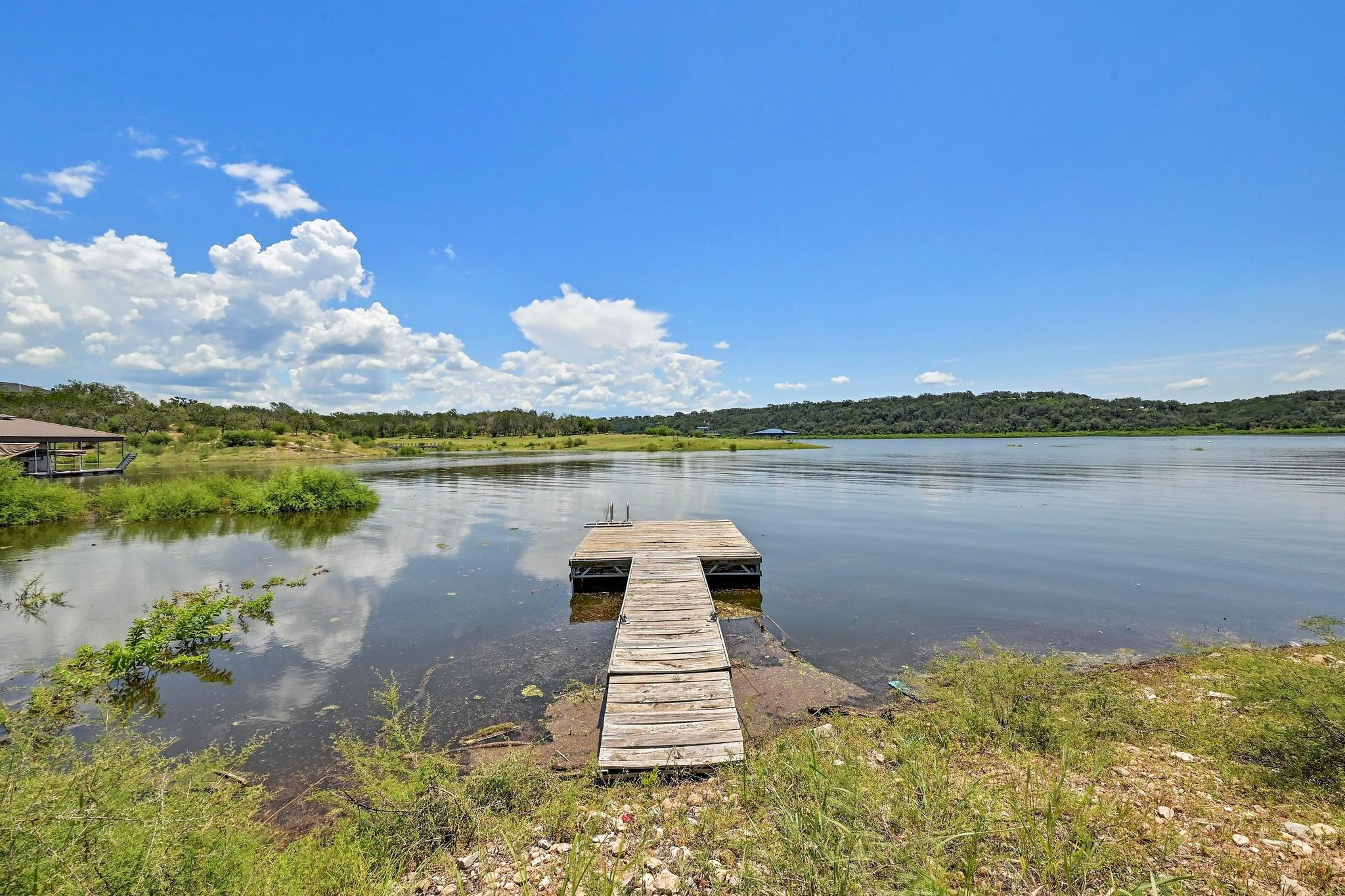 405-409 Lake View Dr, Spicewood, TX 78669