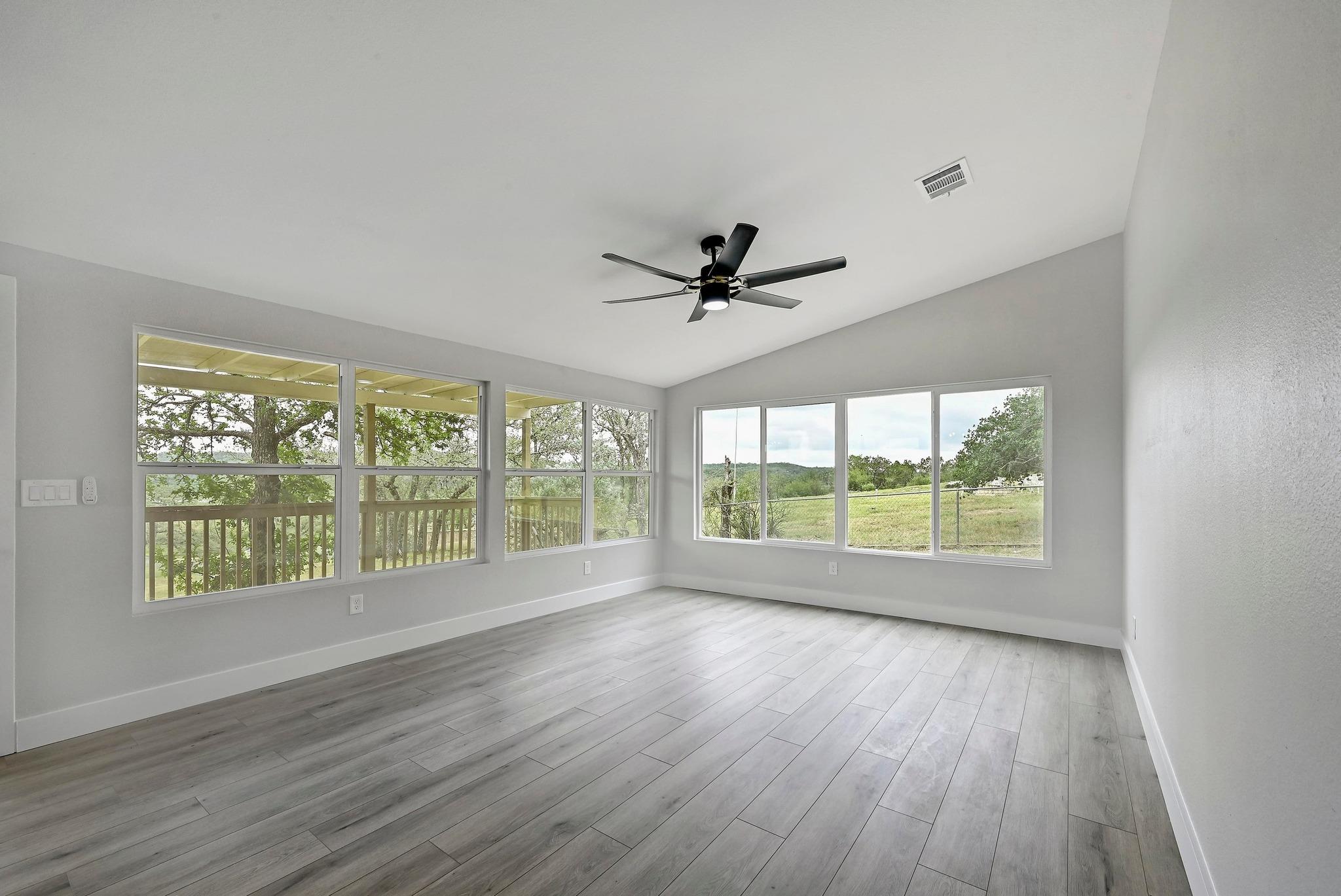 405-409 Lake View Dr, Spicewood, TX 78669