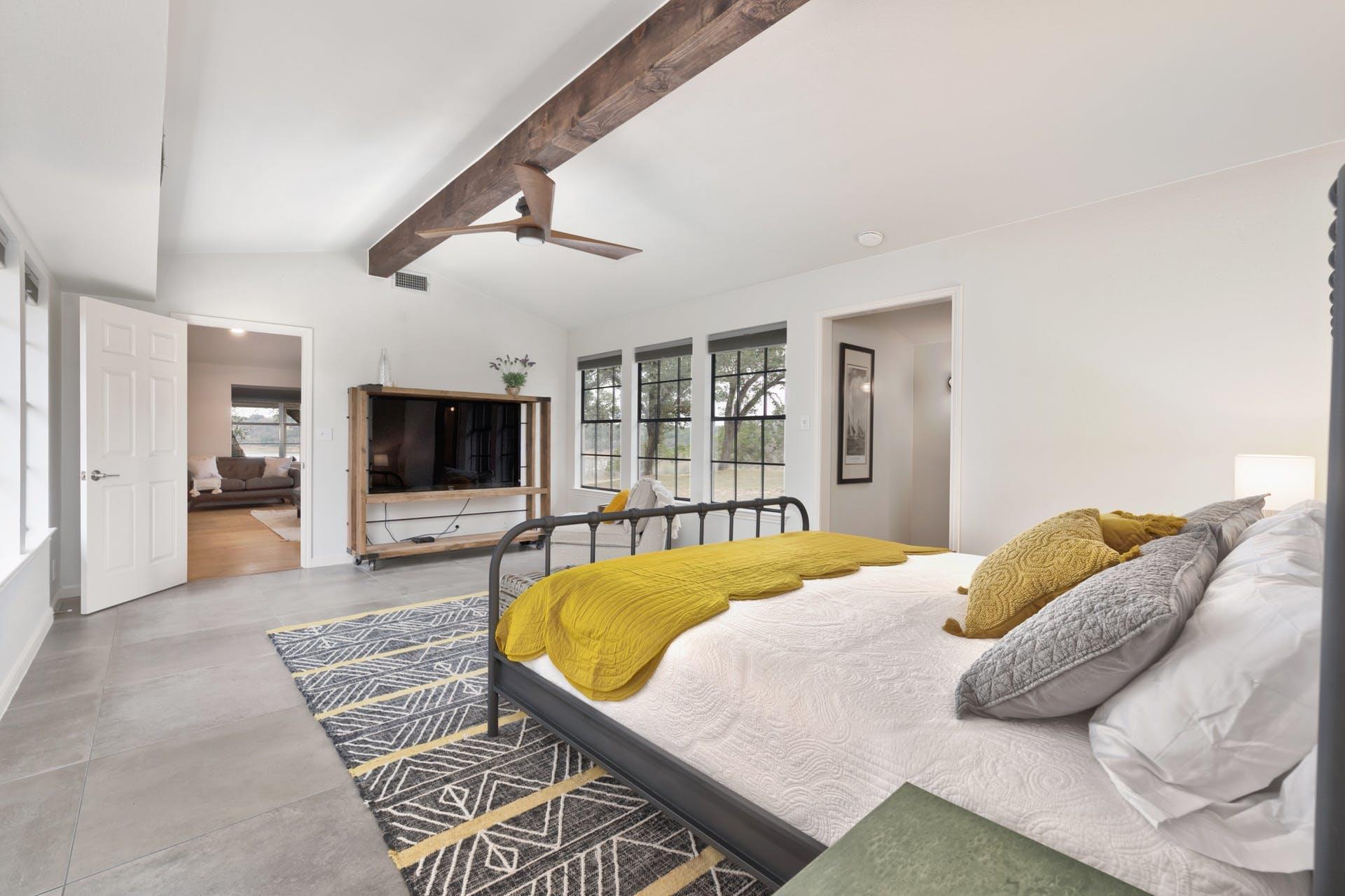 405-409 Lake View Dr, Spicewood, TX 78669