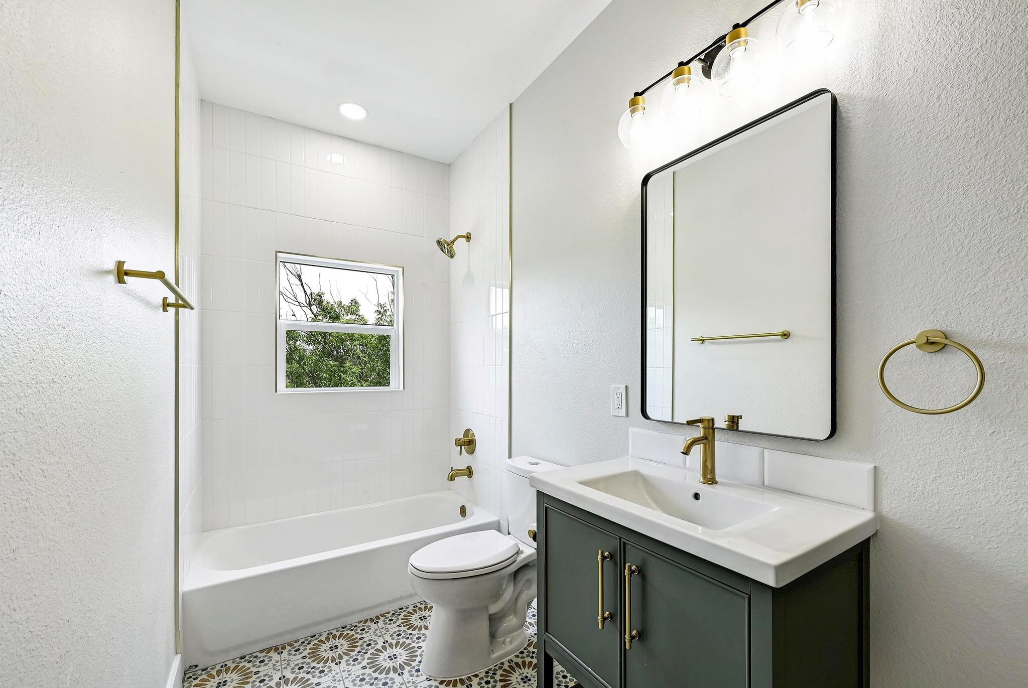 405-409 Lake View Dr, Spicewood, TX 78669