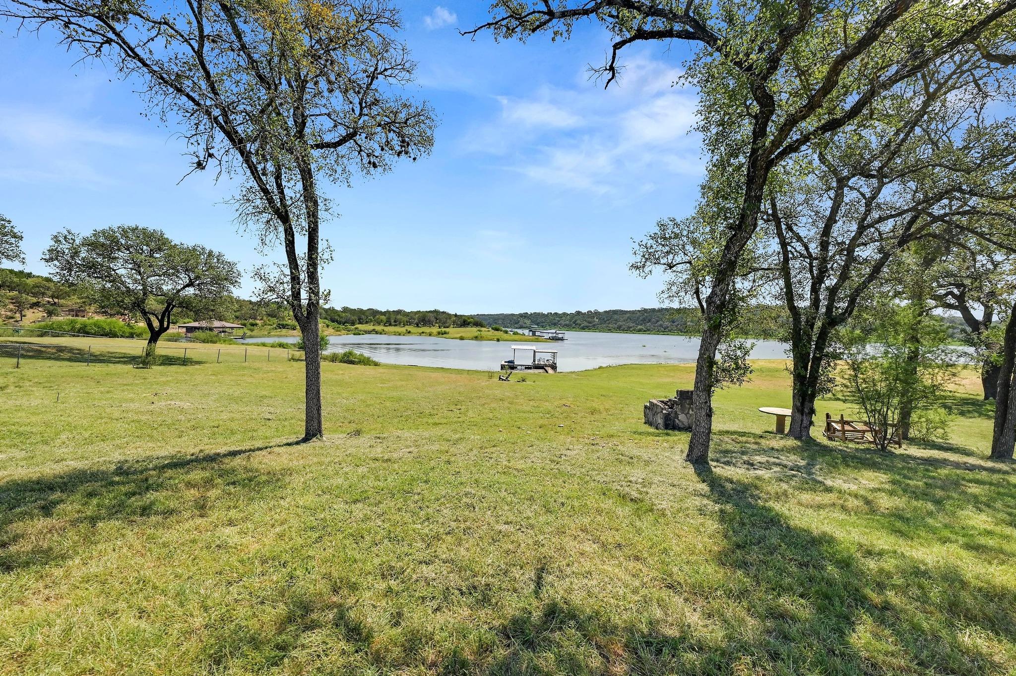 405-409 Lake View Dr, Spicewood, TX 78669