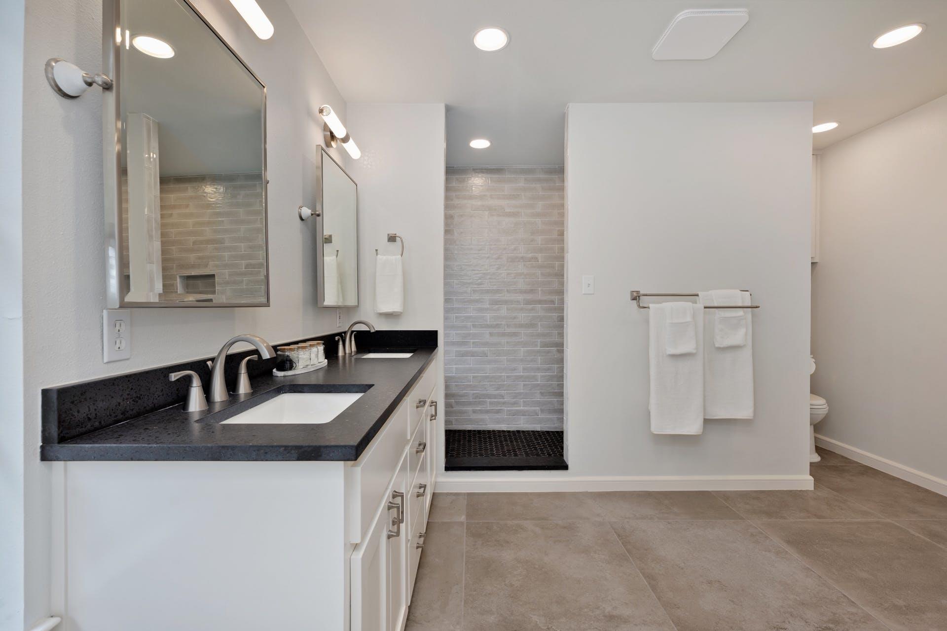 405-409 Lake View Dr, Spicewood, TX 78669