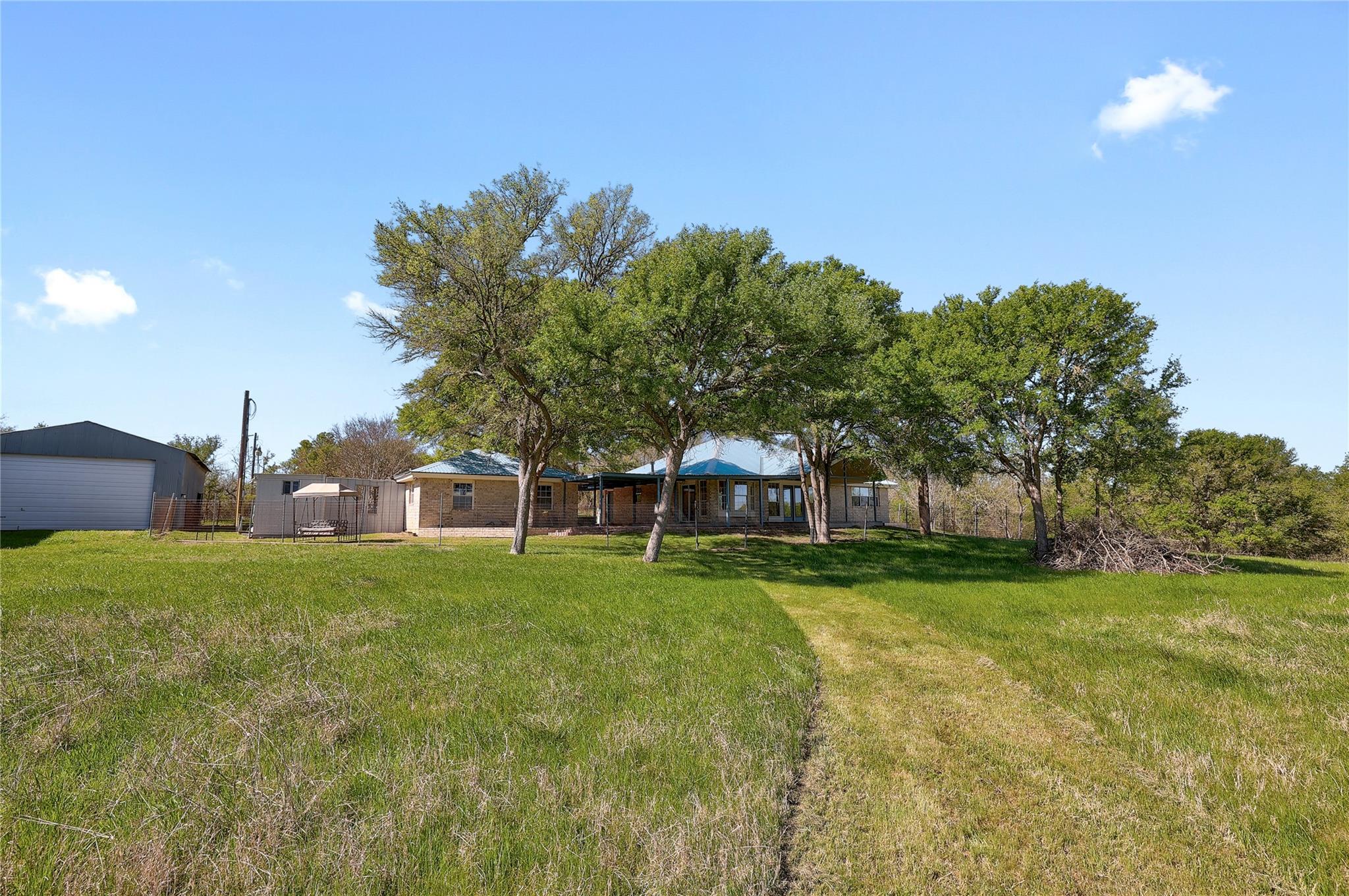 235 Mesquite Dr, Cedar Creek, TX 78612