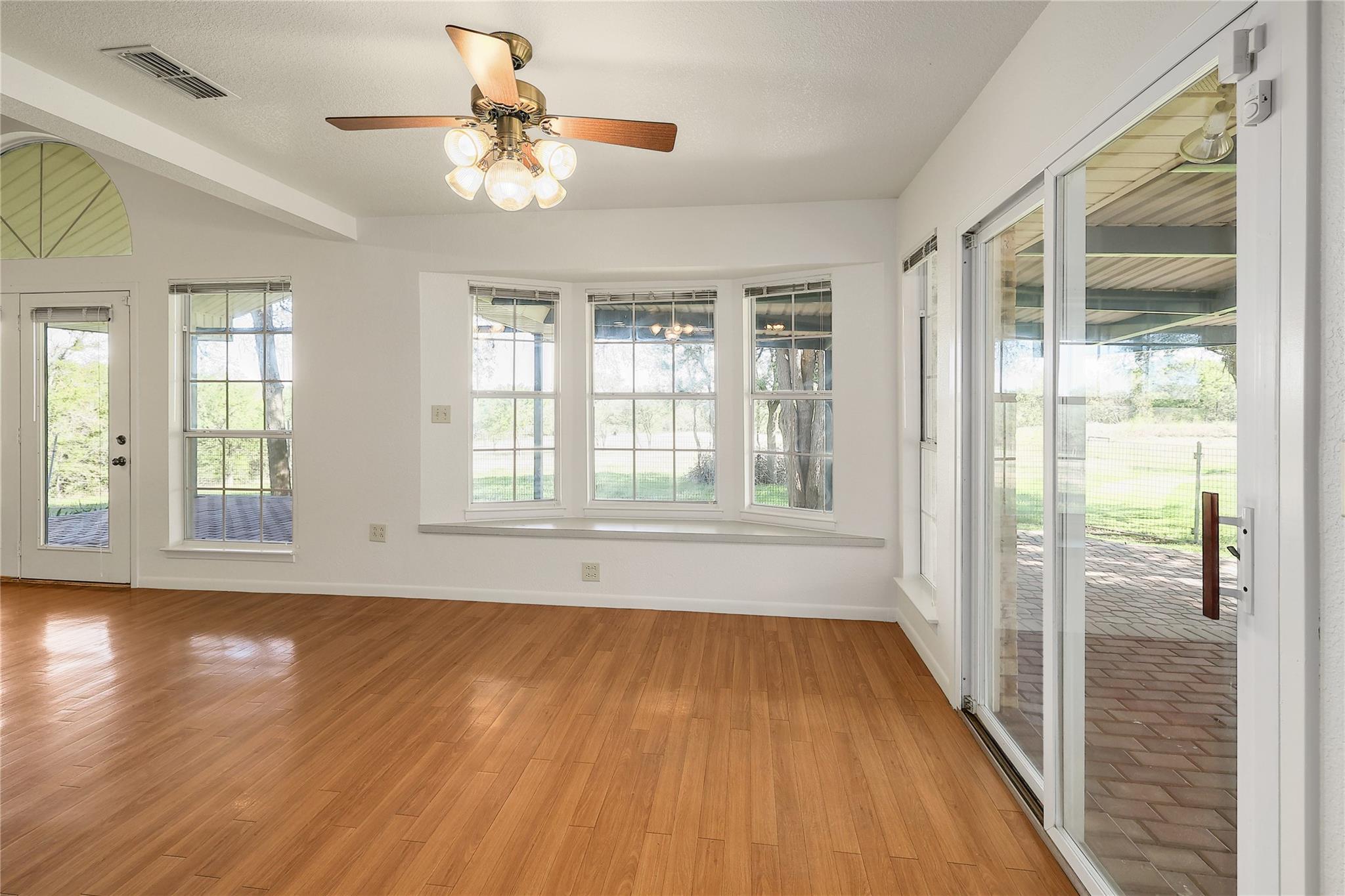 235 Mesquite Dr, Cedar Creek, TX 78612