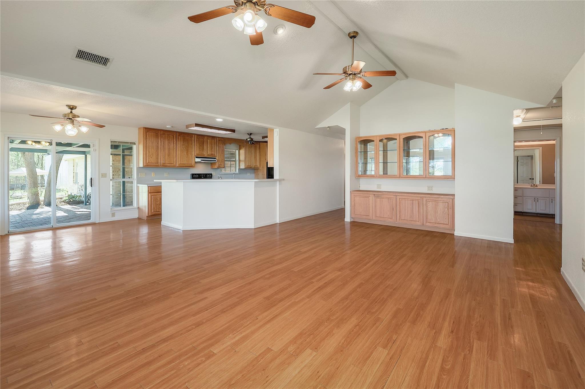 235 Mesquite Dr, Cedar Creek, TX 78612