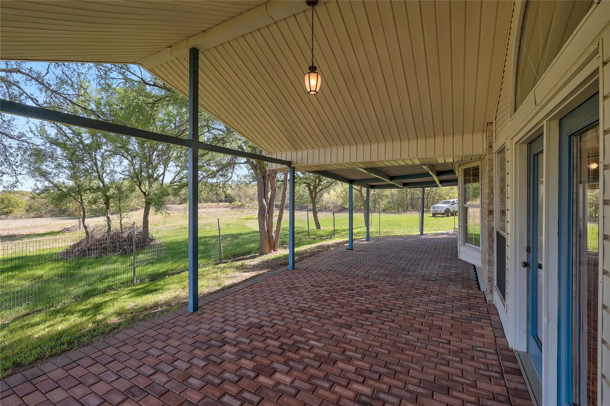 235 Mesquite Dr, Cedar Creek, TX 78612