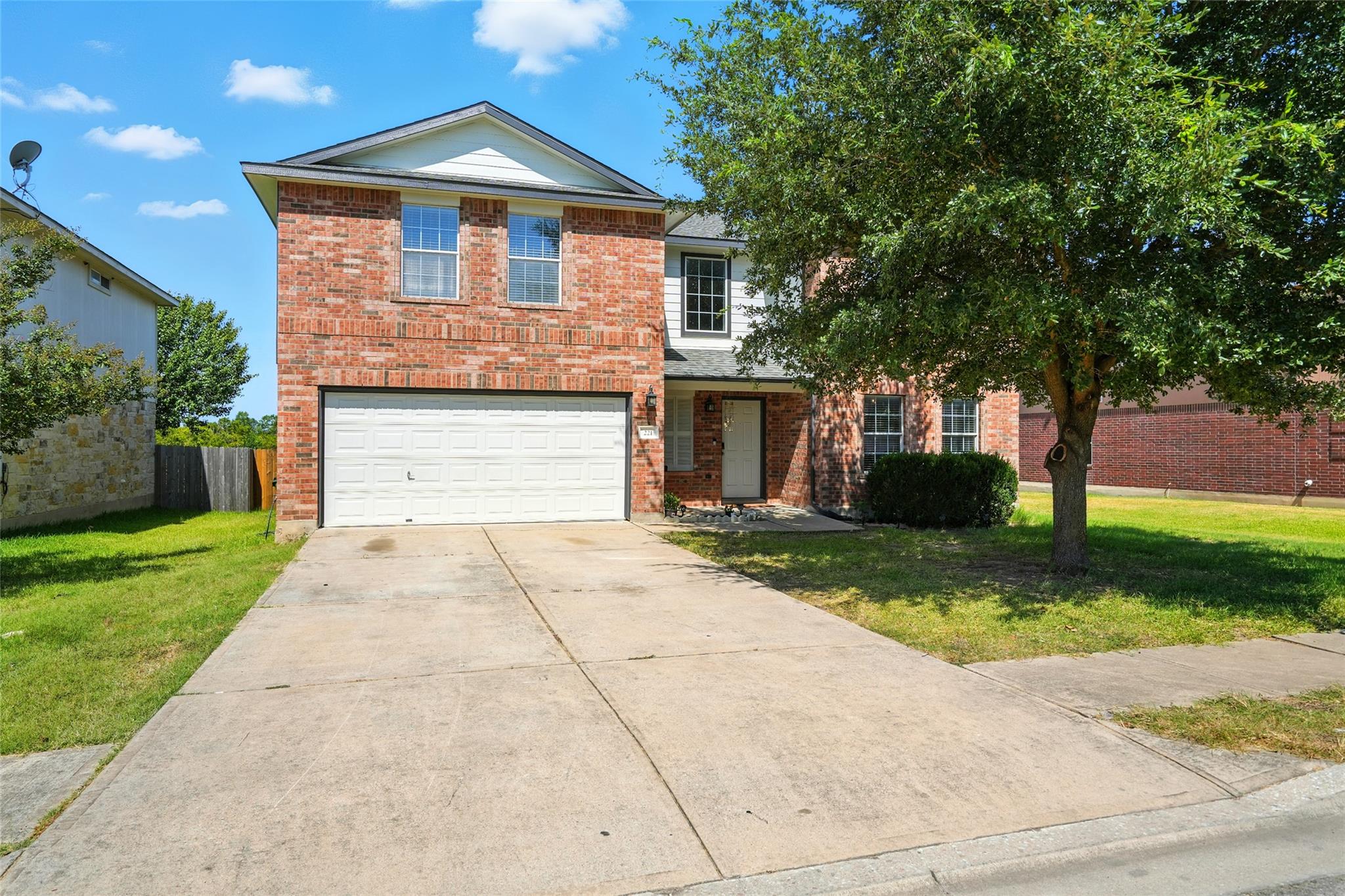221 Herrera Trl, Hutto, TX 78634