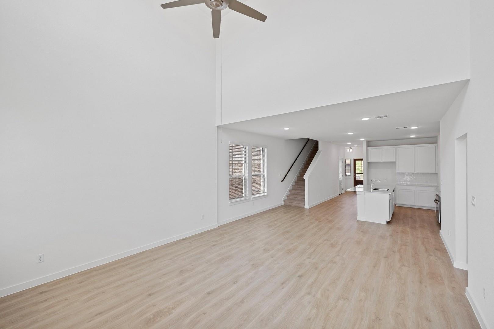 8015 Shining Flor Run, Lago Vista, TX 78645