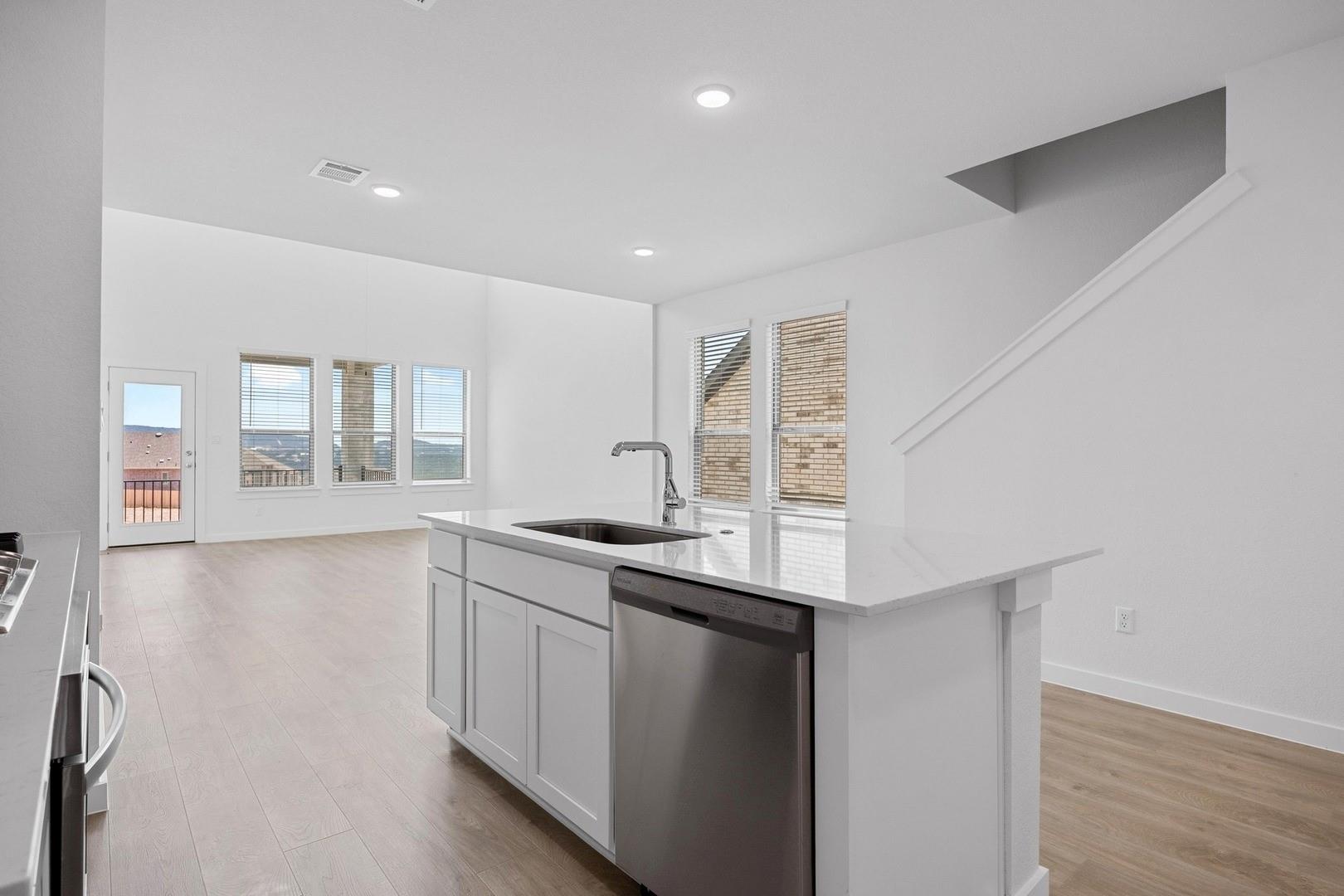 8015 Shining Flor Run, Lago Vista, TX 78645