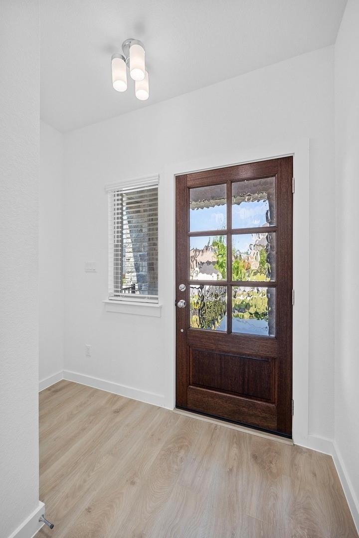 8015 Shining Flor Run, Lago Vista, TX 78645