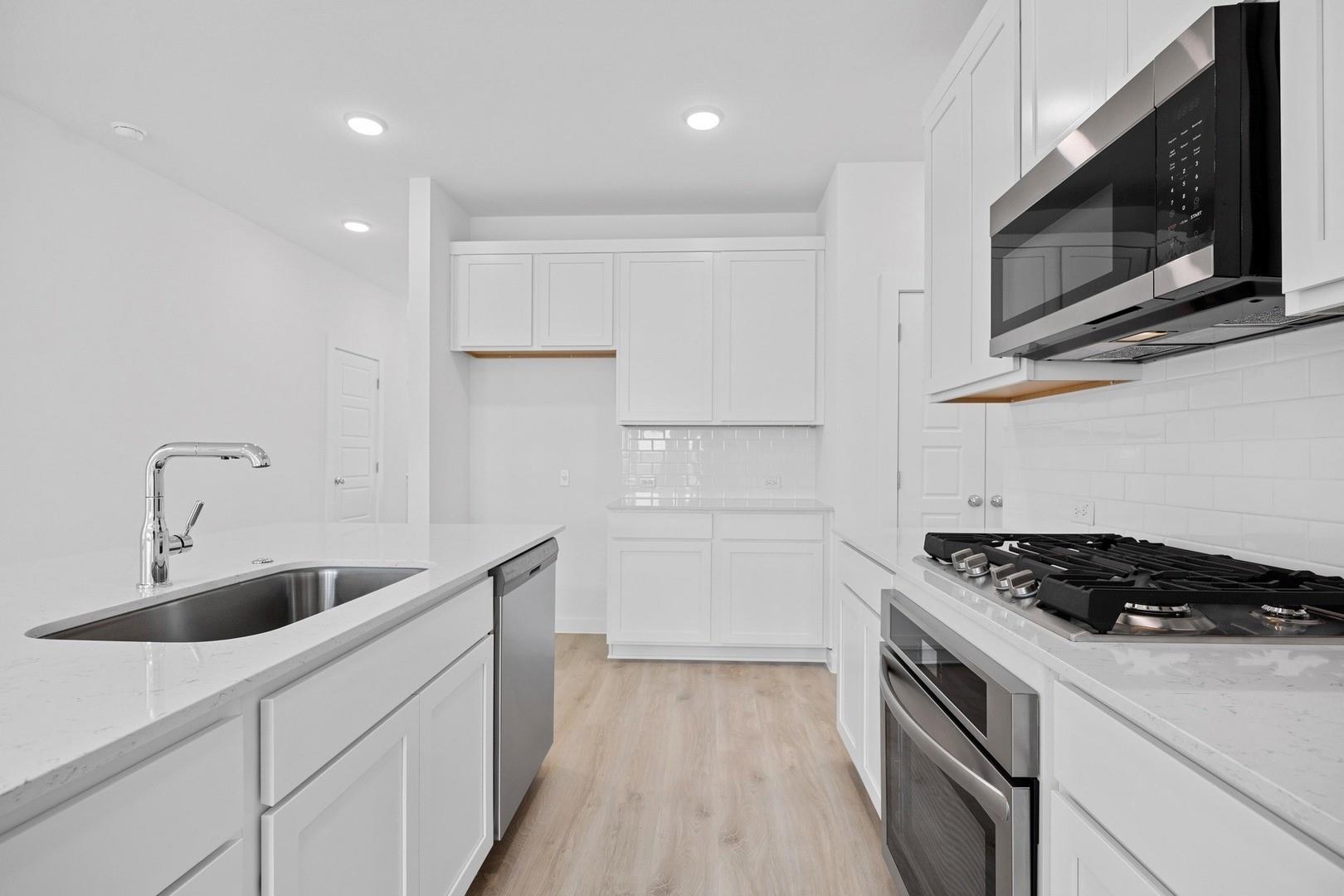 8015 Shining Flor Run, Lago Vista, TX 78645