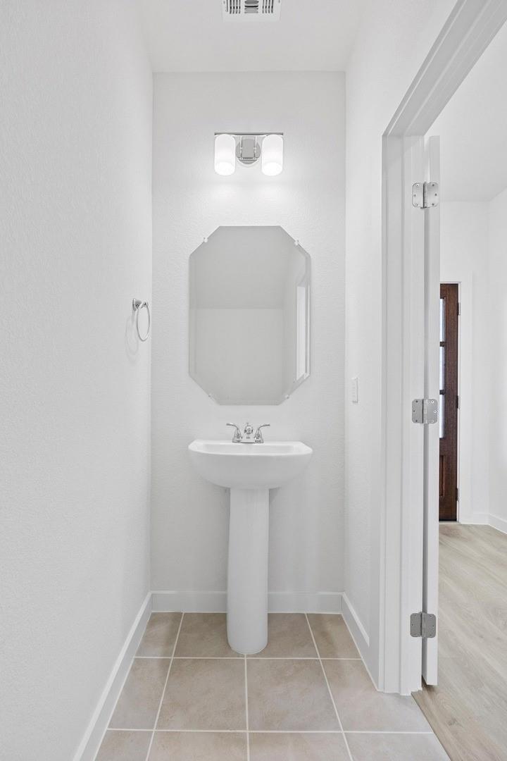 8015 Shining Flor Run, Lago Vista, TX 78645