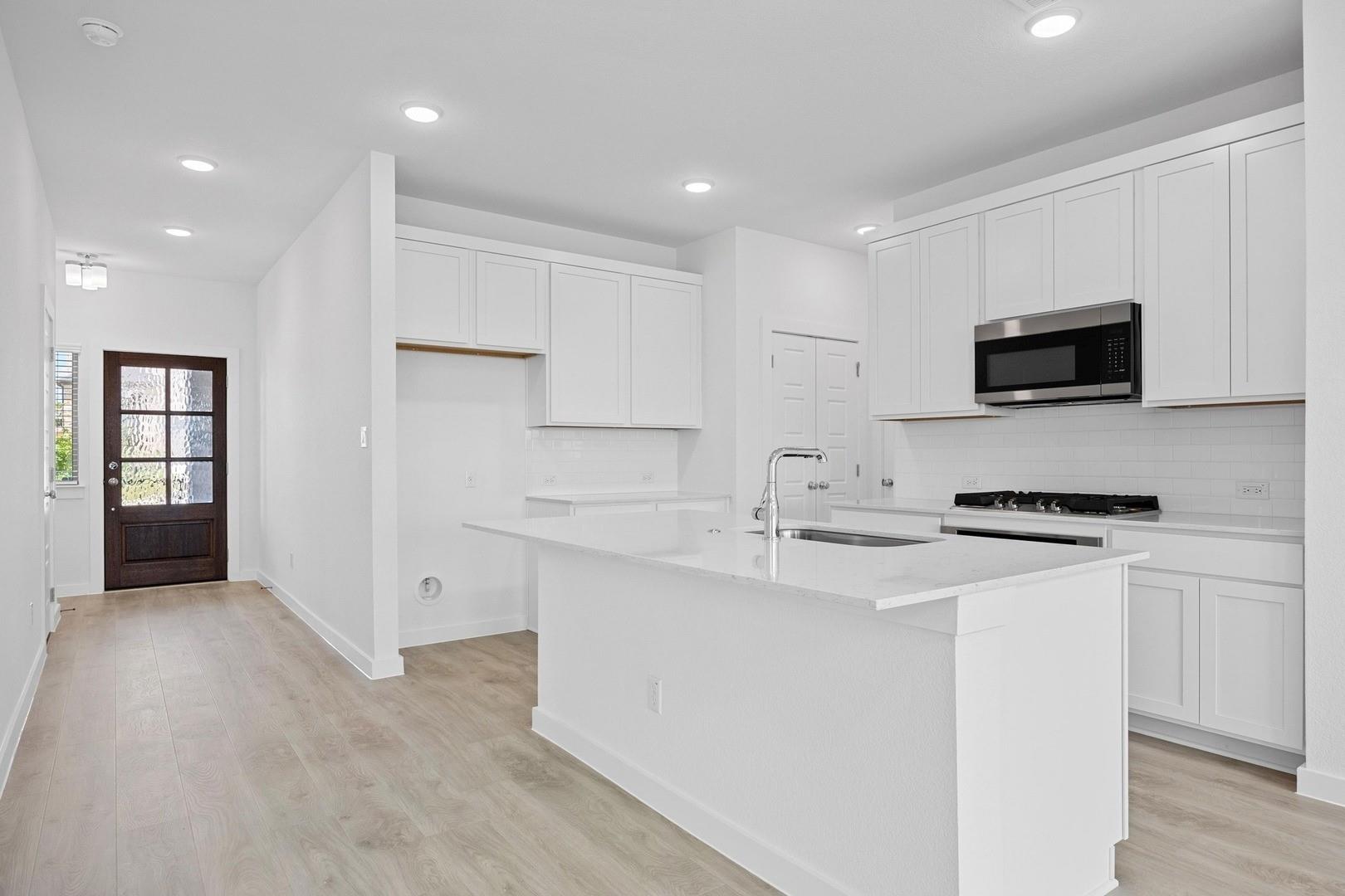 8015 Shining Flor Run, Lago Vista, TX 78645