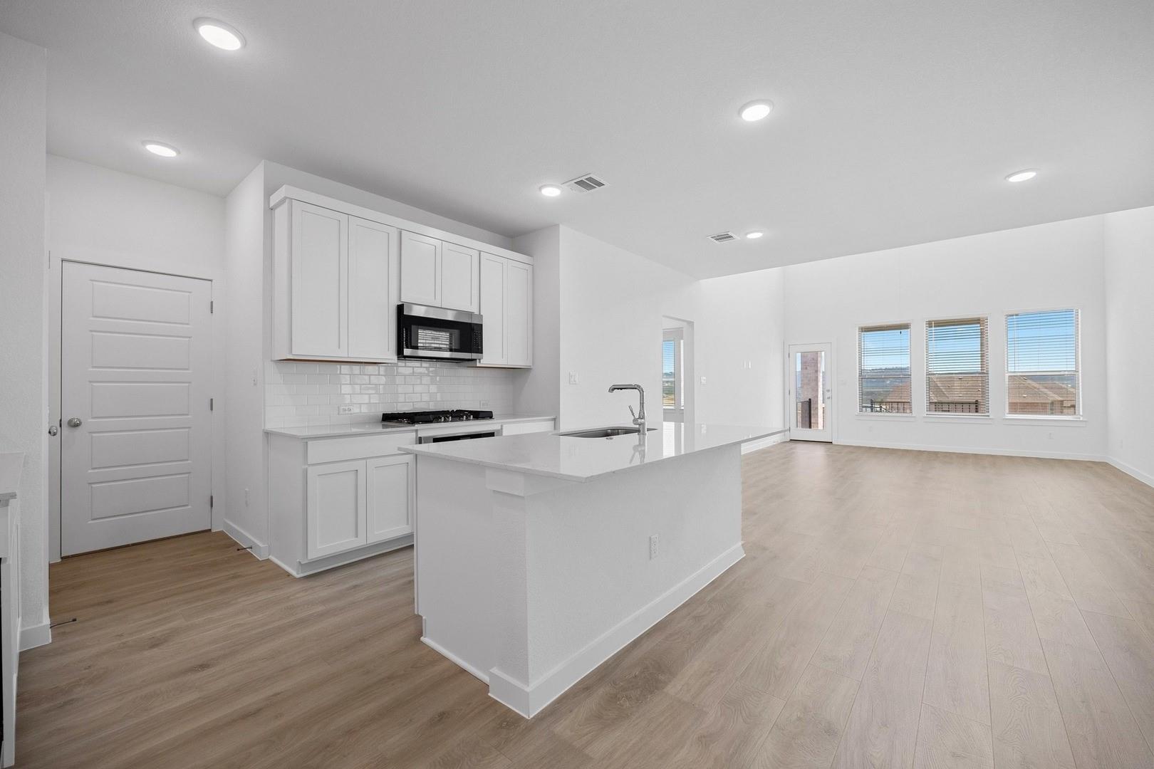 8015 Shining Flor Run, Lago Vista, TX 78645