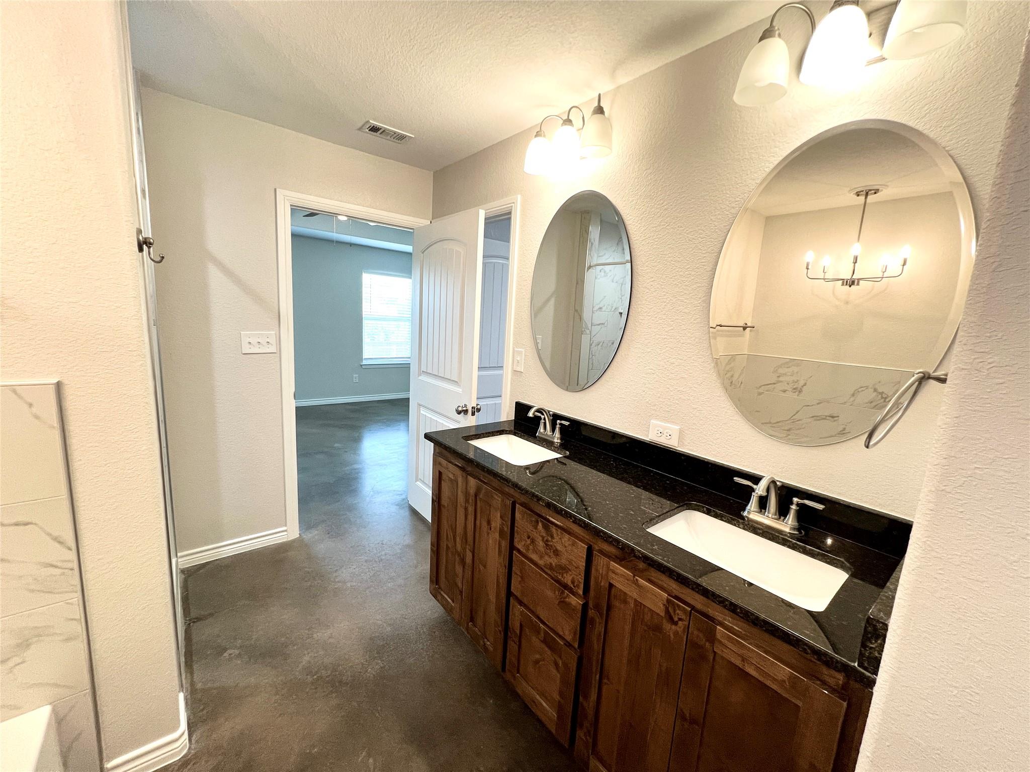 1071 Field Stone Dr, Lampasas, TX 76550