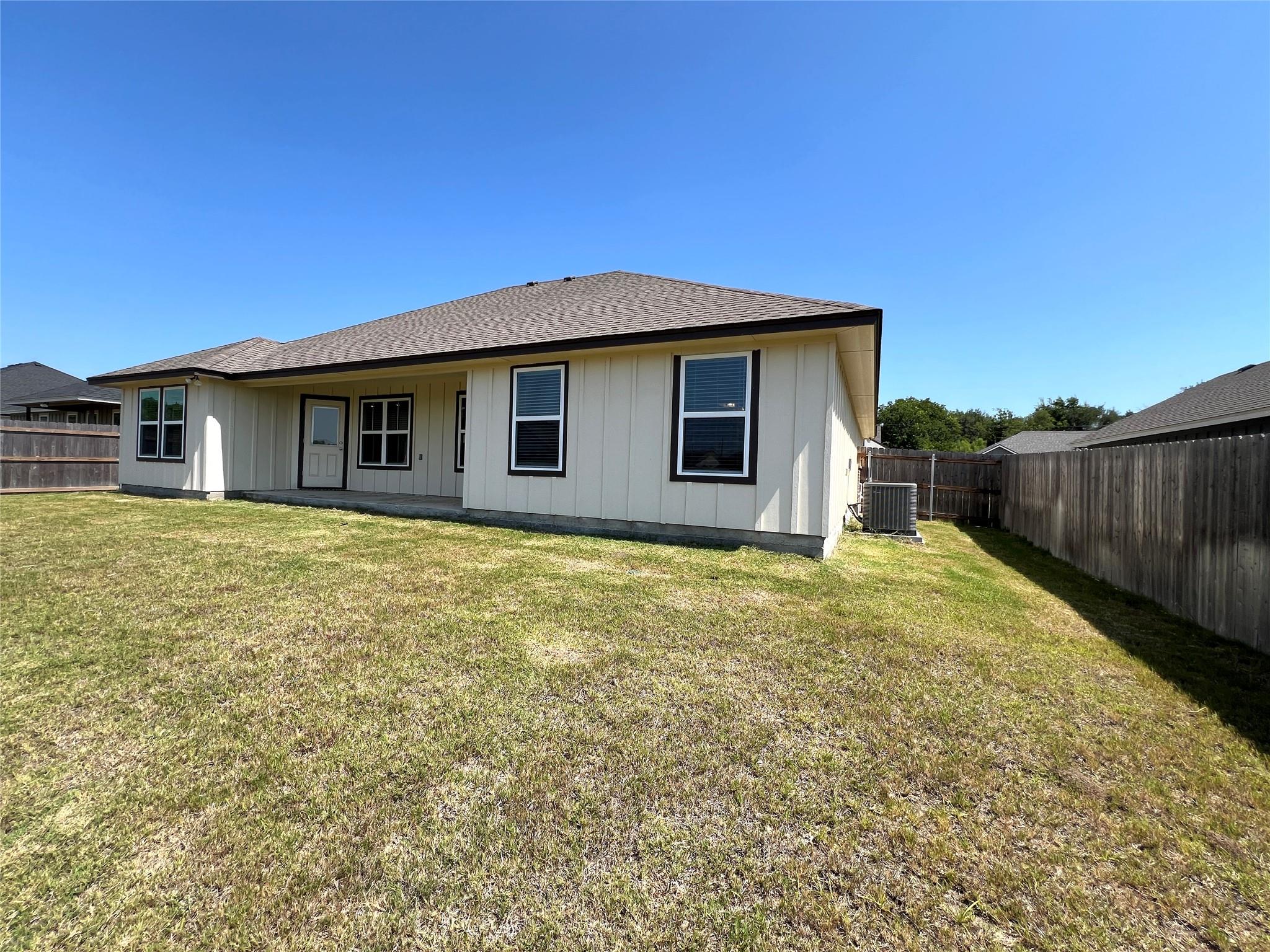 1071 Field Stone Dr, Lampasas, TX 76550