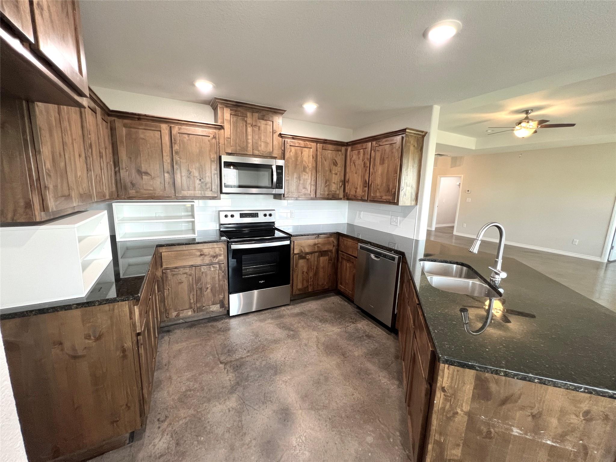 1071 Field Stone Dr, Lampasas, TX 76550