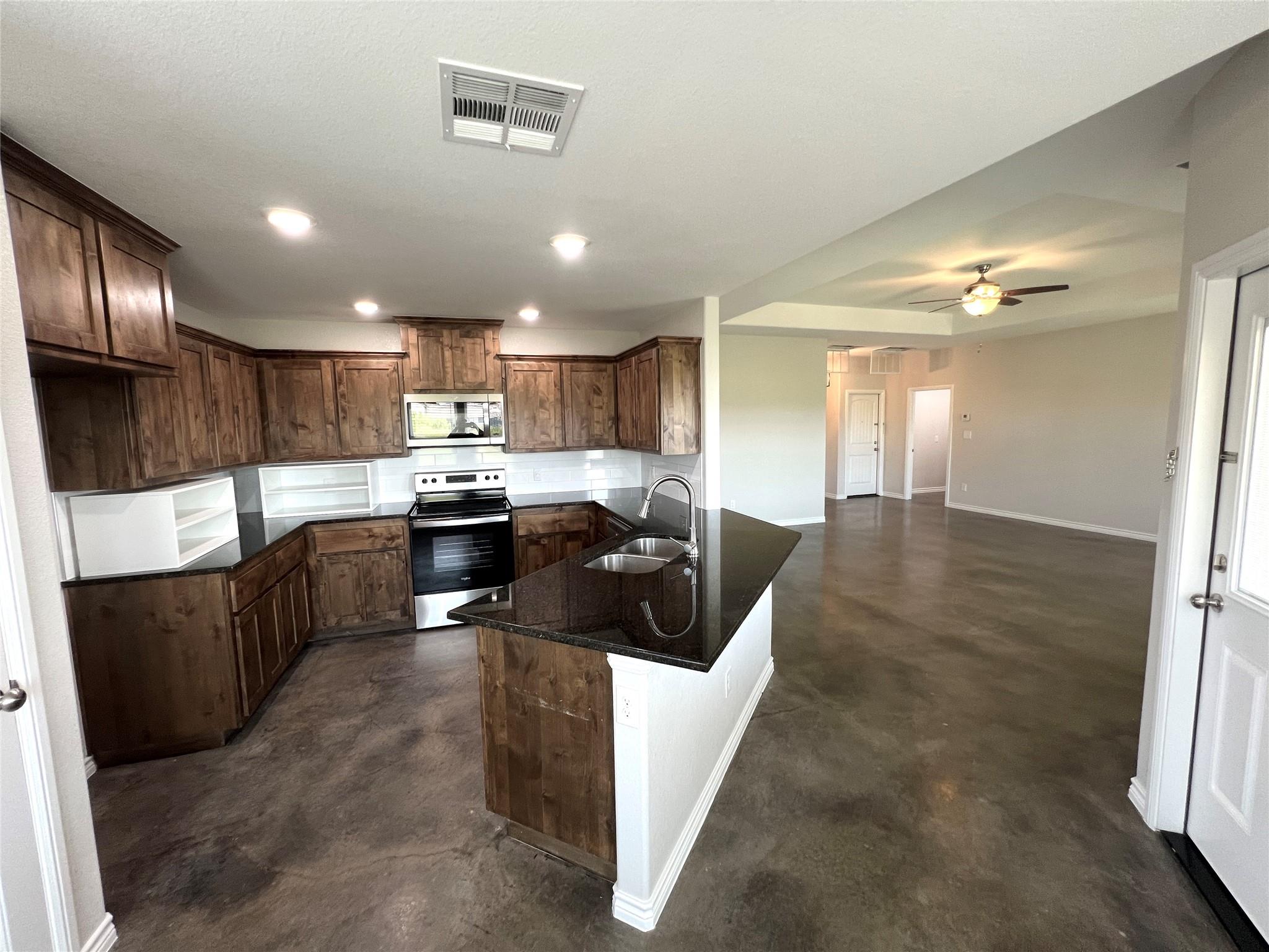 1071 Field Stone Dr, Lampasas, TX 76550