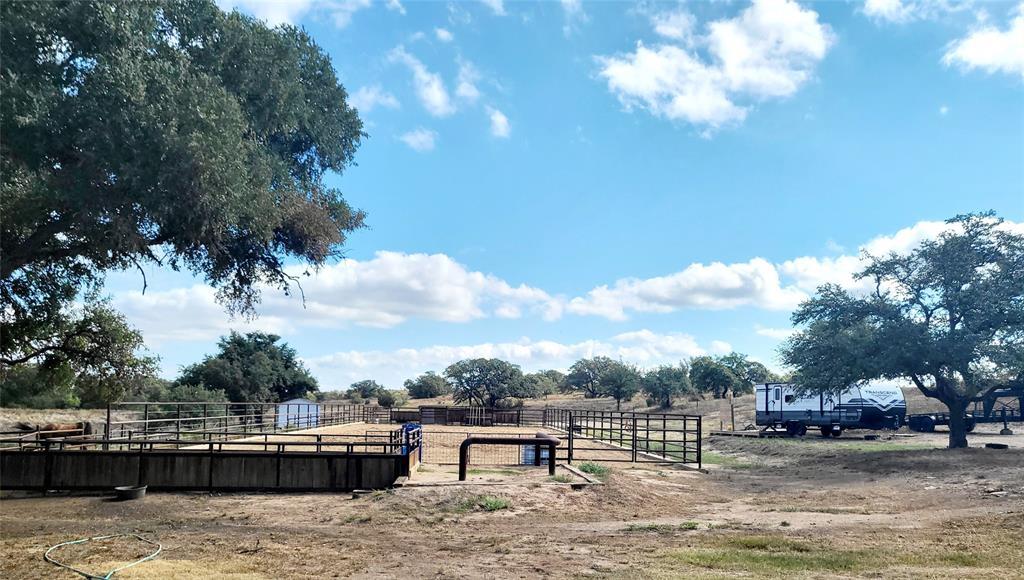 621 Stanton Road, Johnson City, TX 78636