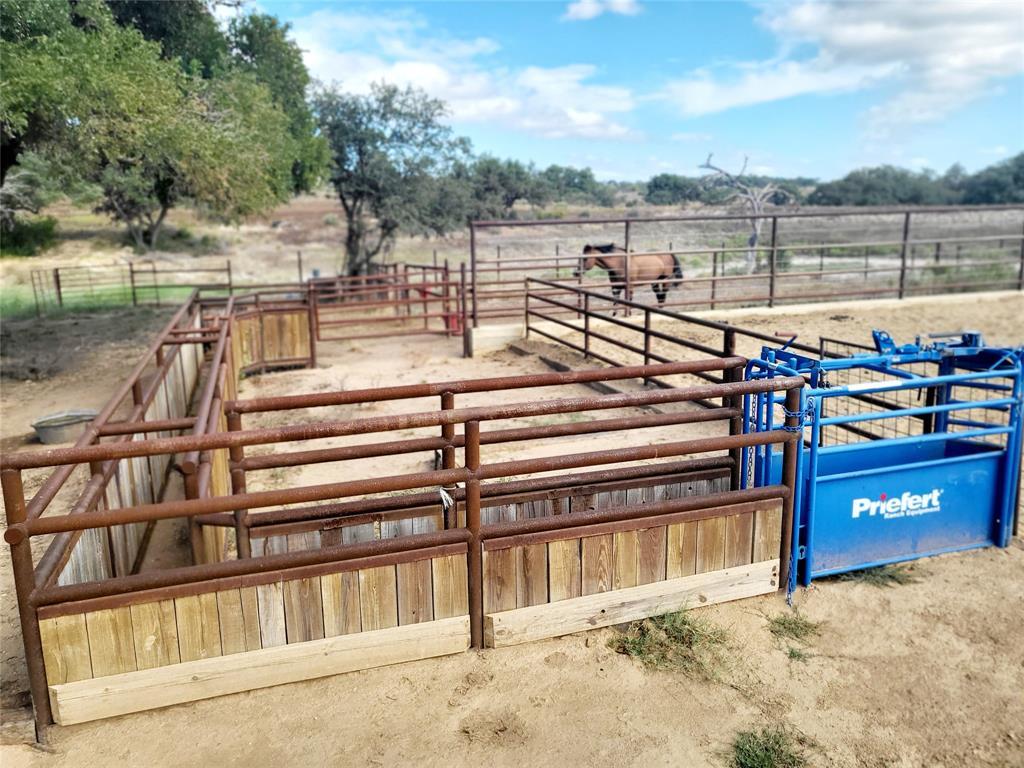 621 Stanton Road, Johnson City, TX 78636