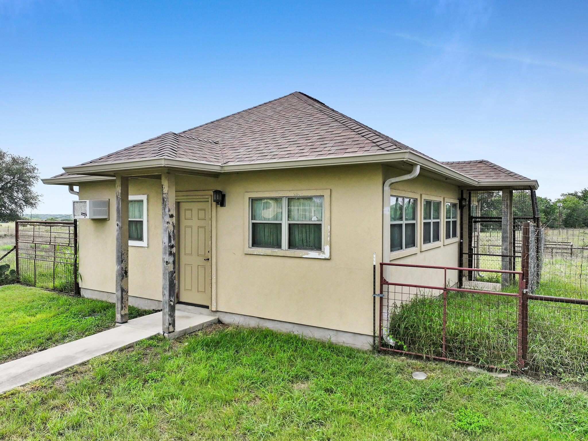 301 CR 253, Bertram, TX 78605