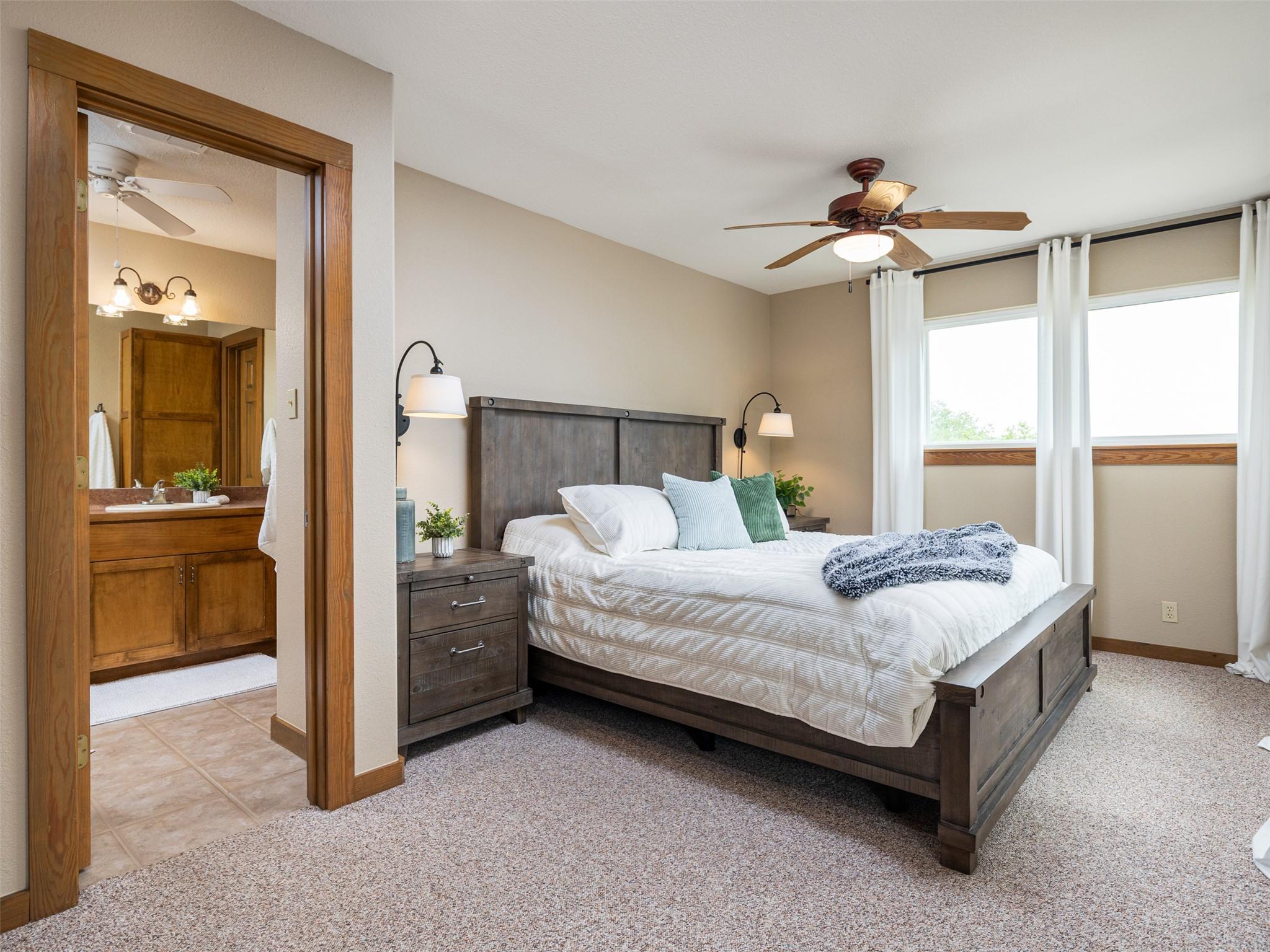 326 Lost Cove Dr, Spicewood, TX 78669