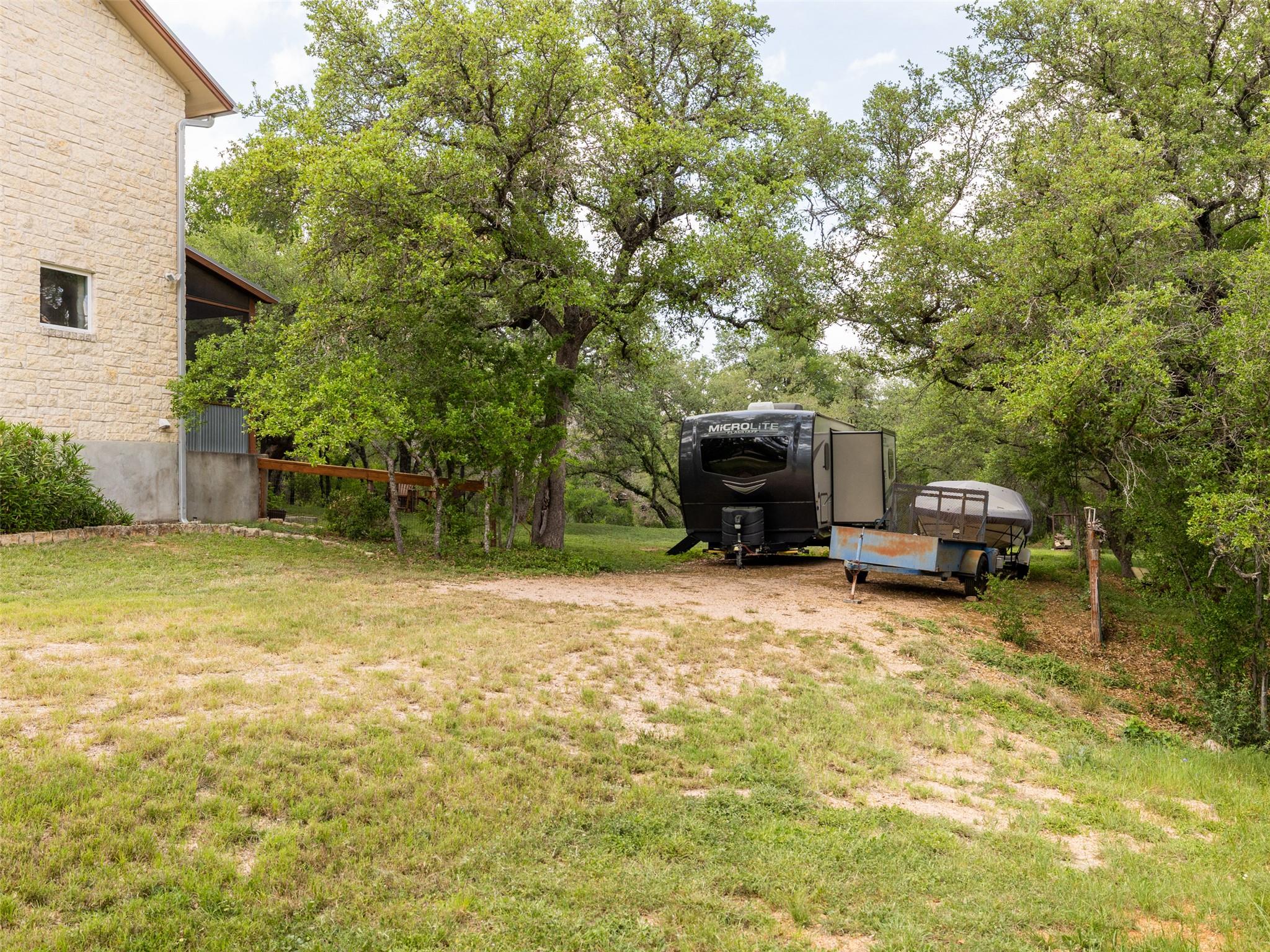 326 Lost Cove Dr, Spicewood, TX 78669