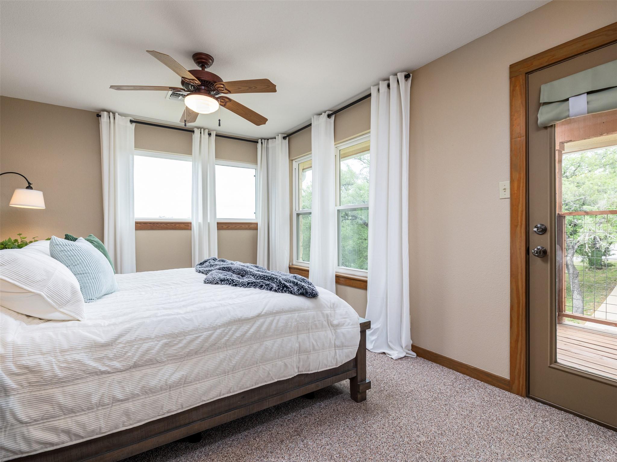 326 Lost Cove Dr, Spicewood, TX 78669