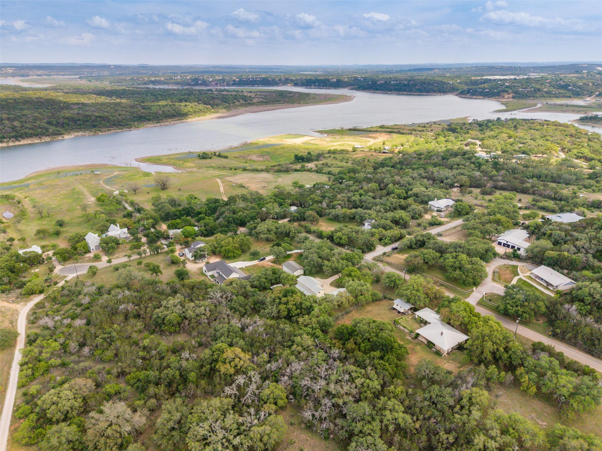 326 Lost Cove Dr, Spicewood, TX 78669