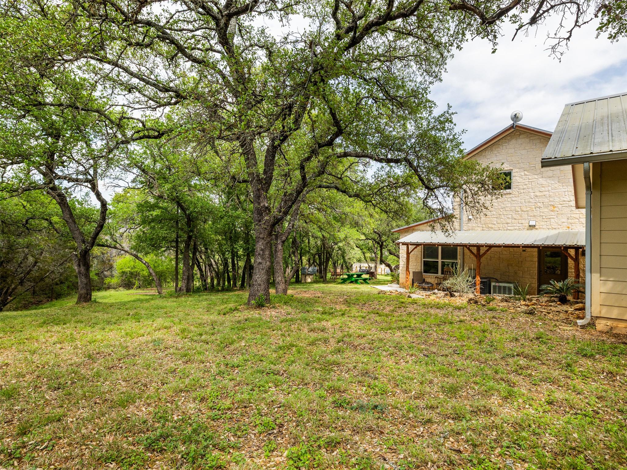 326 Lost Cove Dr, Spicewood, TX 78669